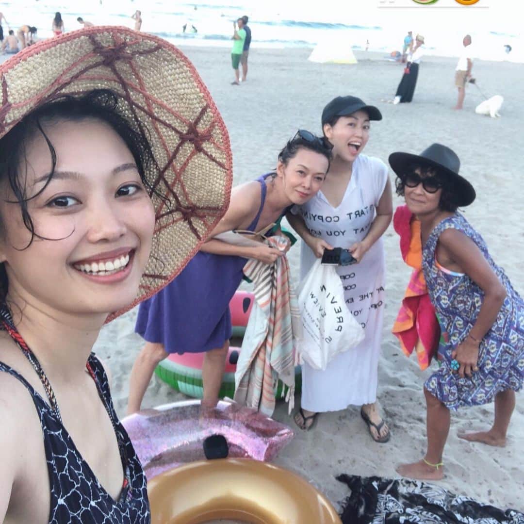 のインスタグラム：「🏖✨ . . 海の前のお家❣️ キッチンつき💚✨ . 快適😍 . . お蕎麦🥢つけ汁の美味しさに感激✨ #いし塚の鴨そば  #そば豆腐 . . . #夏休み🍉💖 #2019 #伊豆 #伊豆旅行1日目」