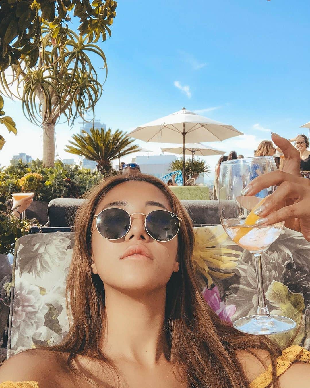のインスタグラム：「Looftop glam🍷 📌DTLA ・ ダウンタウンのだいすきな場所❤️ ルーフトップバーで少しだけchill 🇺🇸 #perch #perchla #looftop #me #weekend #perchdtla #dtla #outfit #love #culvercity #platformculvercity #LA #LAlife  #california #californialove #lastory #california_igers #losangelesfashion #🇺🇸 #ロサンゼルス #カリフォルニア #ダウンタウン #ルーフトップバー」