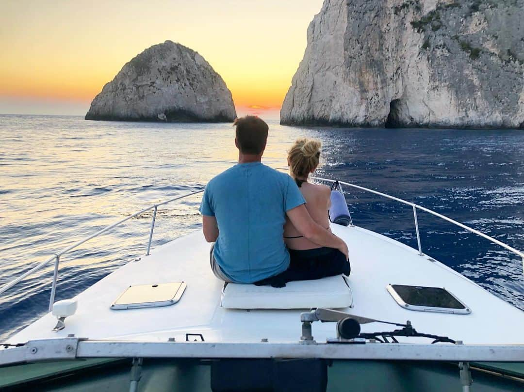 タラ・リピンスキーさんのインスタグラム写真 - (タラ・リピンスキーInstagram)「Riding into our last Zakynthos sunset. 🇬🇷 @toddkap #greece #goinghome」9月1日 21時41分 - taralipinski