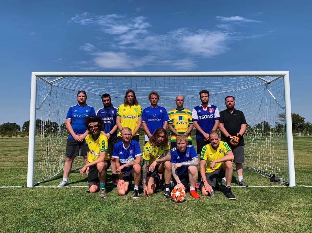 ルーファス・テイラーのインスタグラム：「Cheers for the tour @teddysphotos and for the game of goals! We had a blast, especially witnessing double fist Dolan @scottdolansprings debuting his cat like skills in goal. #safehandsdolan #doublefistdolan #hewontbebeatenintheair」