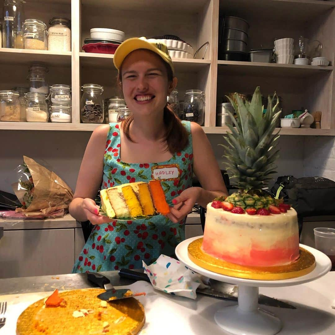 アナスイさんのインスタグラム写真 - (アナスイInstagram)「@hadleygolucky Yummy pop up @cookspacebk. Cakes and Cocktails @sirsuiteepi bar tending!!! Fun night!!! Congratulations!!! xxx Anna」9月1日 21時45分 - annasui