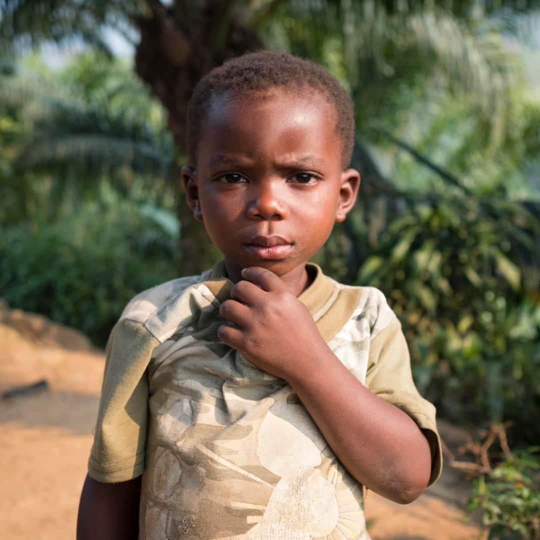 unicefさんのインスタグラム写真 - (unicefInstagram)「Nelson, 5, lost his mother to Ebola. His younger brother is still in treatment. More than 4,000 children are now orphaned or separated by Ebola in DR Congo. We’re helping families affected with residential care, psychological support and cash assistance. @unicefrdcongo © UNICEF/UN0339635/Nybo」9月1日 21時55分 - unicef