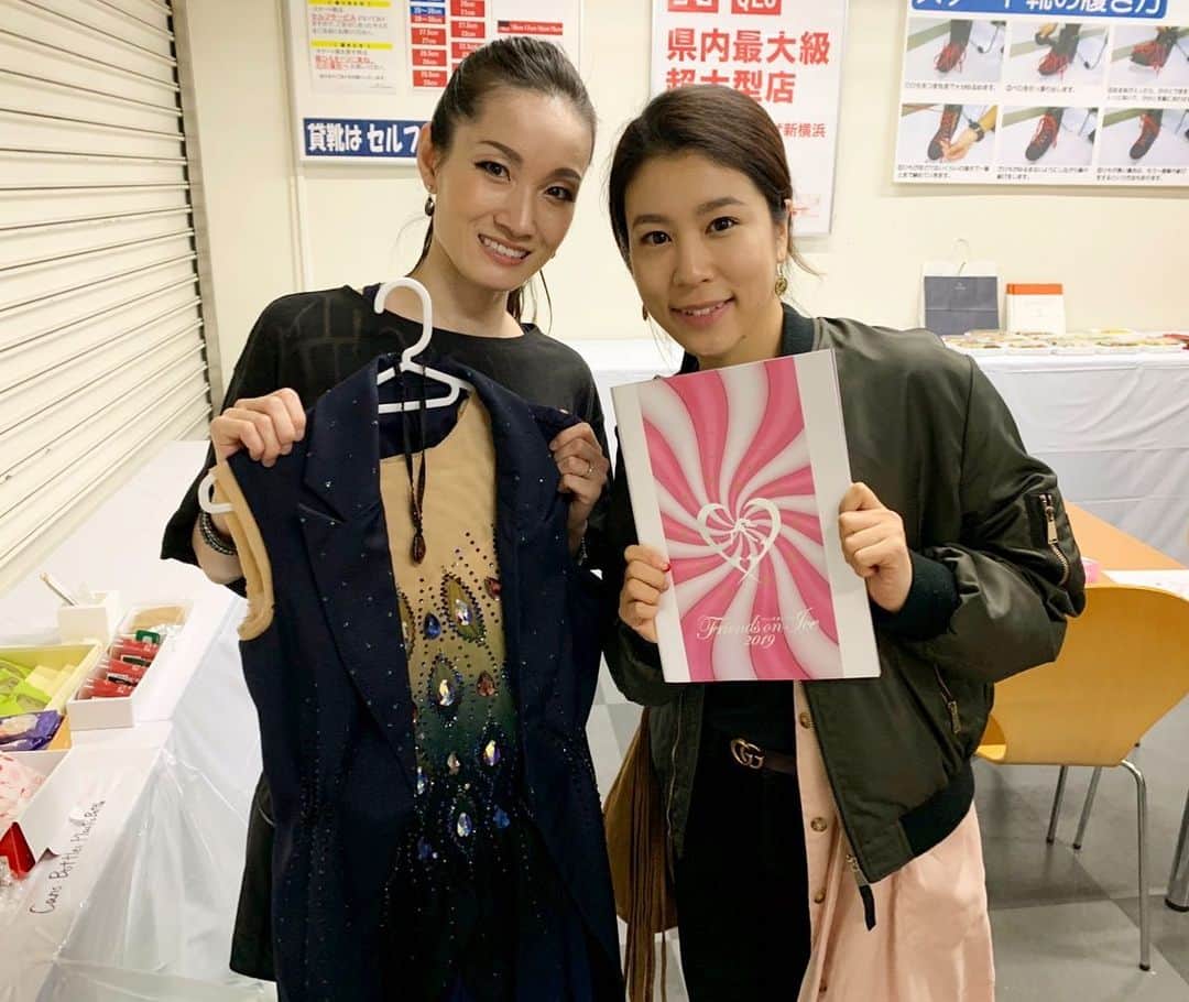 のインスタグラム：「初めての振り付け。 初めて味わう感動と緊張感。。 その初めてが荒川さんでした😭💖 ⠀⠀⠀⠀⠀⠀⠀⠀⠀ このような素晴らしい機会 本当にありがとうございました。 いつまでも憧れのスケーターです✨ ⠀⠀⠀⠀⠀⠀⠀⠀⠀ そして、ひょうえんずと再会して みんなで再び歌えて、、、😆 幸せをつっかっめっ！✊🏻🎶 ⠀⠀⠀⠀⠀⠀⠀⠀⠀ またお声を掛けていただいた方々 すごい嬉しかったです。 いつも応援ありがとうございます🌸 氷の上に戻ってこれるように 頑張ります！ ⠀⠀⠀⠀⠀⠀⠀⠀⠀ I had an amazing opportunity to choreograph Shizuka Arakawa’s new show program. This was my first time to be a choreographer, and what an experience!!! So grateful for this opportunity, and to see something coming to life, words cannot express enough how special this was to me. Thankyou so much! @shizukaarakawa On to my next goal!  and ofcourse Friends On Ice 2019 was 🔥🔥🔥 #FOI2019  #フレンズオンアイス2019」