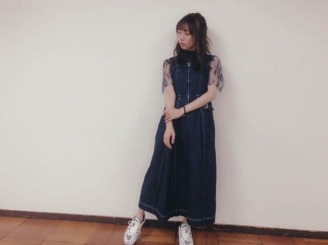 真山りかさんのインスタグラム写真 - (真山りかInstagram)「.﻿ ﻿ テーマは8/31に取り残された女です﻿ ﻿ #ootd﻿ #握手会ありがとうごさいました﻿ ﻿ #0831 #だと思ってたら﻿ #0901 #だったって話﻿ ﻿ #onepiece #candystripper ﻿ #スニーカーコーデ﻿ ﻿ #まやまにあ﻿ ﻿ .」9月1日 21時48分 - ma_yama_official