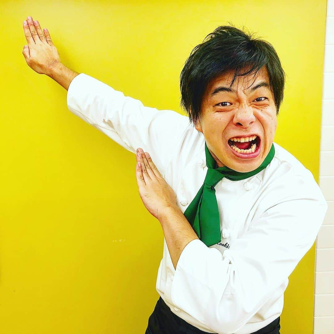 藤田裕樹さんのインスタグラム写真 - (藤田裕樹Instagram)「もうみんな見た？？ ﻿ 吉本の料理芸人集団【クッキングレンジャー】 ﻿ YouTubeチャンネルにぼくのプロフィールから飛べます！！ ﻿ 動画チョイ見せしときますー！ ﻿ ﻿ #よしもと料理部 ﻿ #クッキングレンジャー ﻿ #世界の料理の名前だけ聞いて作ってみた ﻿ #第一回は﻿ #カイザーシュマーレン ﻿ #聞いたことない ﻿ #皇帝のなにかかな ﻿ #ぜひYouTubeみてみてー ﻿ #世界平和 ﻿」9月1日 21時50分 - fujiboy0730