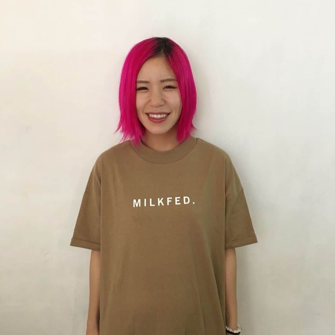 あやぺたのインスタグラム：「ちょーーーばっさり💇‍♀️💇‍♀️💇‍♀️ アンソロジー(@anthologyhair)にて！すっきり！！！ そして！！！ STRONGER TOUR 2020、発表されました。チケット発売は後日アナウンスします！ チケット持ってる人は、大事に持っててね！ よろしくお願いします！🍒」