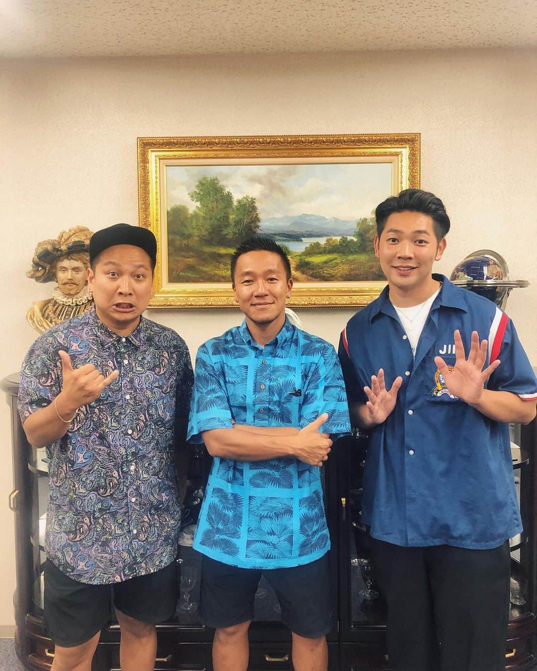のインスタグラム：「. Microさんと"平和"について学びに来させて頂いた沖縄 恩納村. . 言葉にならない苦しみと、 言葉に残さないといけない現実と、 言葉を超えた人の魂がここにはある. . それが形として残っている場所. . 音楽を作って歌っておりますが、 . 自分のちっぽけな感覚、感情、 . それにも少しですが気付けたような1日. . 平和を歌うんじゃない、 平和を心から願ってる奴が歌う歌でありたい. . 2019.9.1 . #DefTech #Micro #ベリーグッドマン」