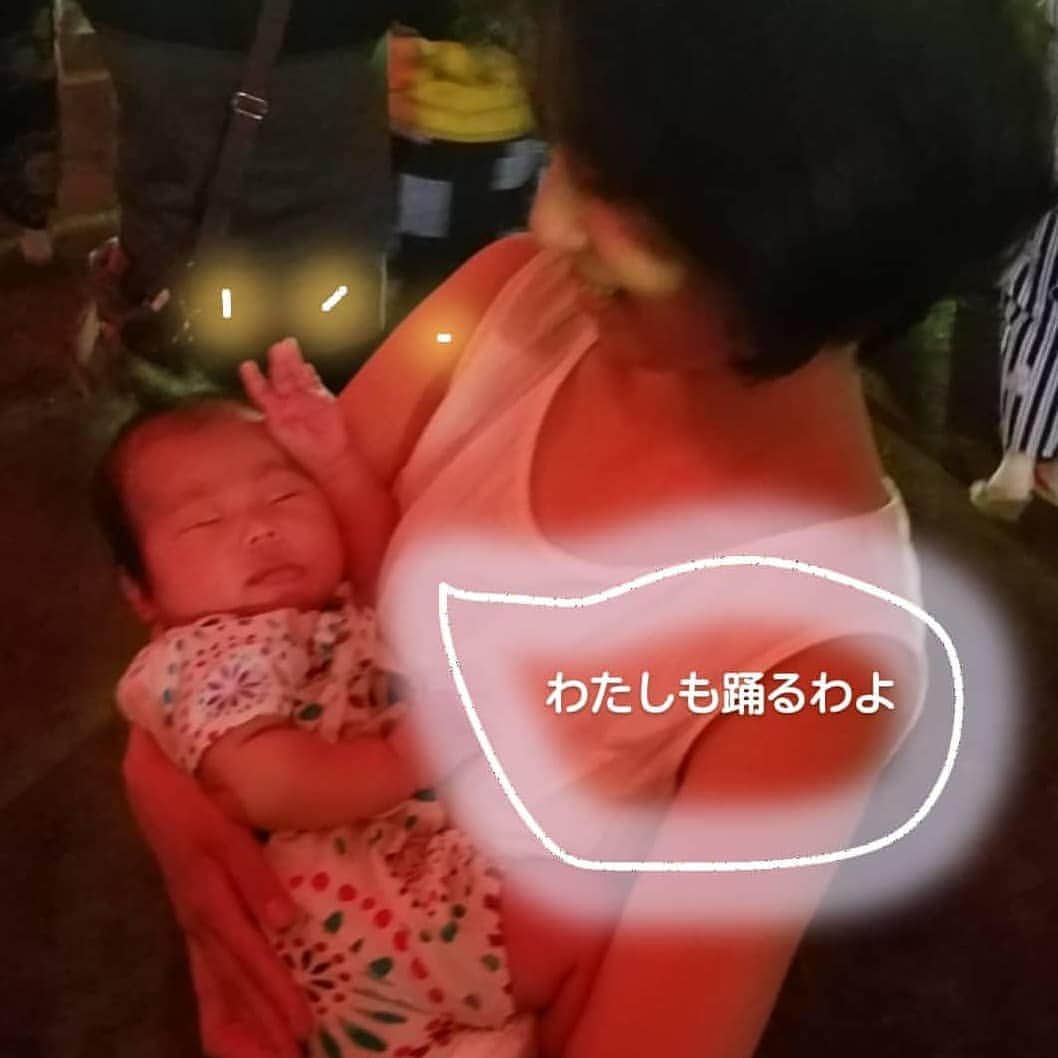 本仮屋リイナさんのインスタグラム写真 - (本仮屋リイナInstagram)「手が踊ってる❤️ 盆踊りの夢をみてるのかな💤🎠😌🌃💤 #娘初盆踊り  #おやすみなさい🌛」9月1日 22時05分 - riina_motokariya