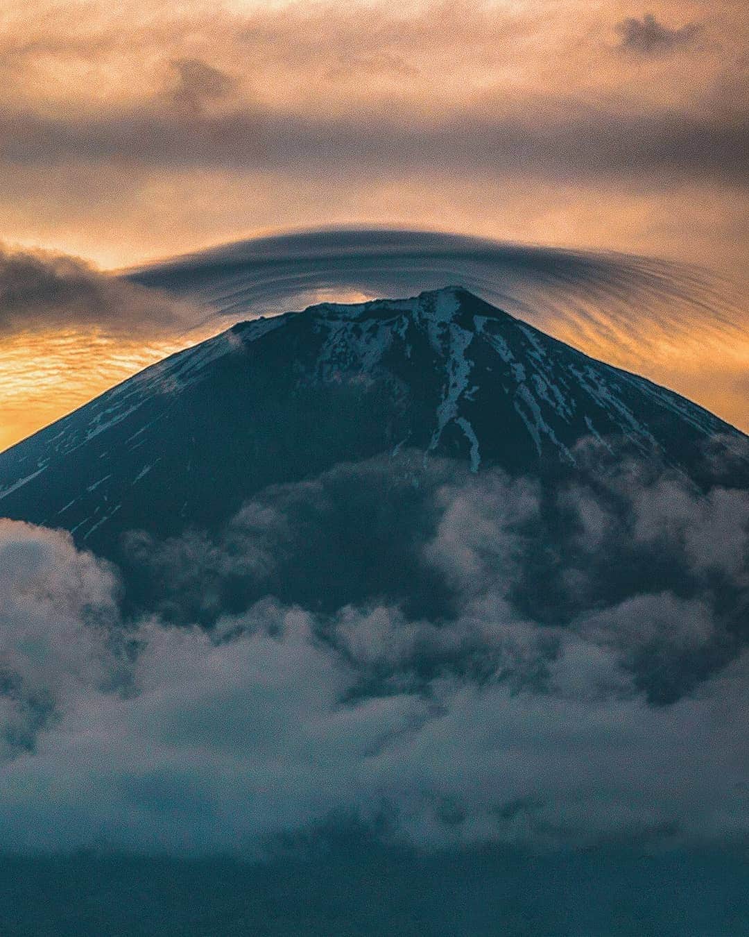 Berlin Tokyoさんのインスタグラム写真 - (Berlin TokyoInstagram)「With the sky burning bright at sunrise, Mt. Fuji exudes a fierce energy from within. . . . #hellofrom #japan」9月1日 22時06分 - tokio_kid