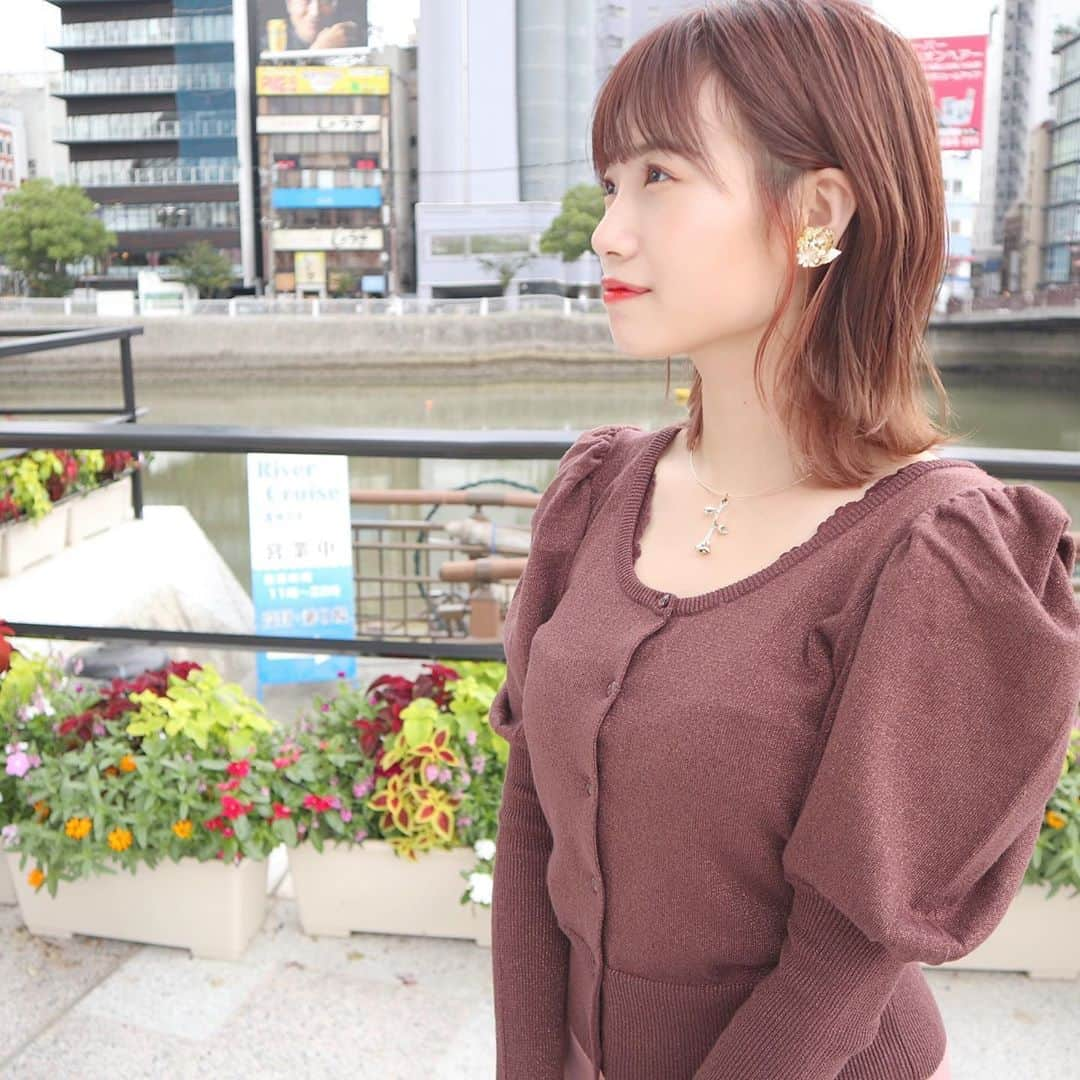 朝長美桜さんのインスタグラム写真 - (朝長美桜Instagram)「YouTubeアップしました❤︎﻿ みんな、もう見てくれたかなぁ？？﻿ ﻿ 【着まわしコーデ】くすみピンク×ダークブラウン #秋コーデ ﻿ ﻿ 久しぶりの着まわしコーデ動画です🥰﻿ ﻿ わたしの大好きな ピンク×ブラウン ♡﻿ 今の時期から着ることができる秋服を紹介しています🧚‍♀️✨﻿ ﻿ ほんっとにおすすめの4コーデ！！﻿ ぜひ参考にして頂けると嬉しいです🧸✨﻿ ﻿ ﻿ @3lk_walnut さんのイヤリングがとっても可愛いの❤︎﻿ またまた私の中でゴールドアクセサリーブームがきたよ〜﻿ やっぱり秋冬服には、ゴールドアクセが可愛いよね👑﻿ ﻿ ﻿ みんなのお気に入りコーデは、どれだったかなぁ？﻿ ぜひコメント欄で教えてね〜🍒﻿ ﻿ #whoswhochico#フーズフーチコ#みおちゃんねる#YouTube#YouTuber#ドクターマーチン#ハンドメイドアクセサリー#ハンドメイドイヤリング」9月1日 22時08分 - miochan_0517