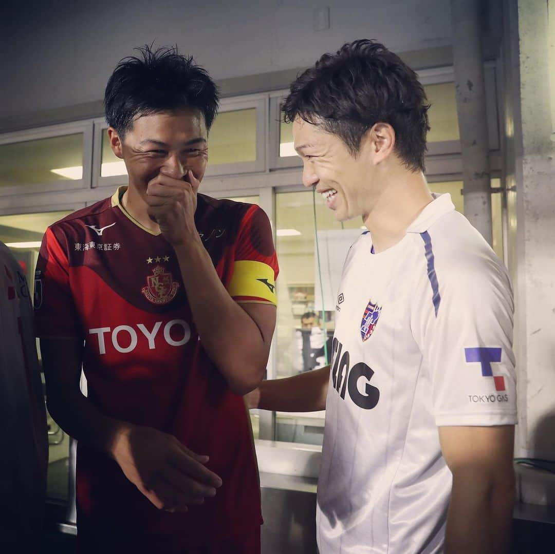 FC東京オフィシャルグッズさんのインスタグラム写真 - (FC東京オフィシャルグッズInstagram)「. vs #名古屋グランパス #FC東京ファミリー に変わりはない。 お互い更なる飛躍を。 #丸山祐市 #米本拓司 #長谷川アーリアジャスール #FC東京 #fctokyo  #tokyo」9月1日 22時09分 - fctokyoofficial