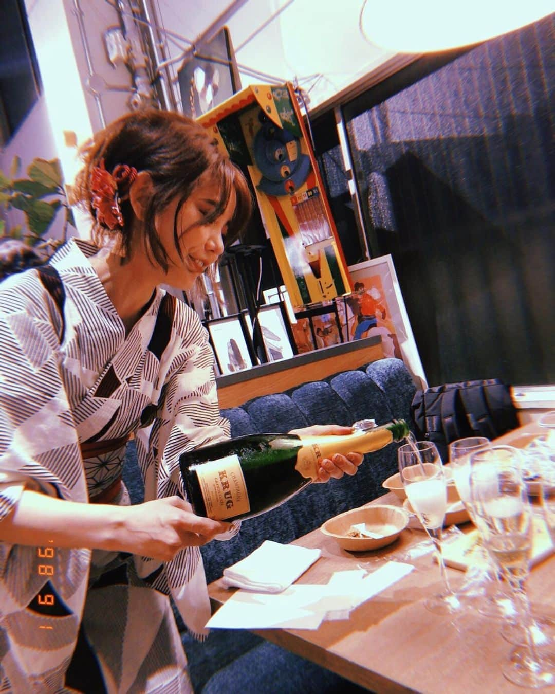 林村ゆかりさんのインスタグラム写真 - (林村ゆかりInstagram)「夏の終わりのライバーのカフェバーイベント、ライバーからも来場者さまからも楽しかったという声をたくさんいただけました❤︎ 今回は、準備期間2週間という感じで…雑談配信のようなイベントでしたが、得意の音楽系もやったりして良くしていきます✨ ⠀ ご来場・ご参加ライバーさんも素敵なかたばかりで幸せでした💗 視聴者さんとライバーの楽しい憩いの場をどんどん作っていきます😄 ⠀ イチナナ、pococha、showroom、bigo live のリスナー・ライバーが来ていて面白い交流になりました😄あー、楽しかったなぁ。。余韻中⠀ ⠀ あ、浴衣はレンタルで #着物レンタルあき さんです👘 ⠀ ⠀ #ライバー#ライブ配信#イチナナ#ビゴライブ#イチナナライブ#pococha#bigolive #showroom#yukata#浴衣#浴衣ヘア#浴衣ヘアアレンジ」9月1日 22時11分 - yukarice0