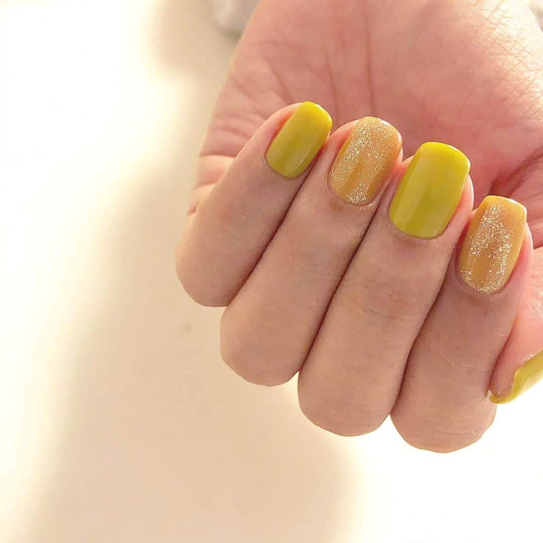 Kana Kobayashiさんのインスタグラム写真 - (Kana KobayashiInstagram)「#鶯 #green #nail #タイダイネイル #秋ネイル #ネイル #ジェルネイル #tokyo #表参道 #キラキラ」9月1日 22時22分 - anela_kana