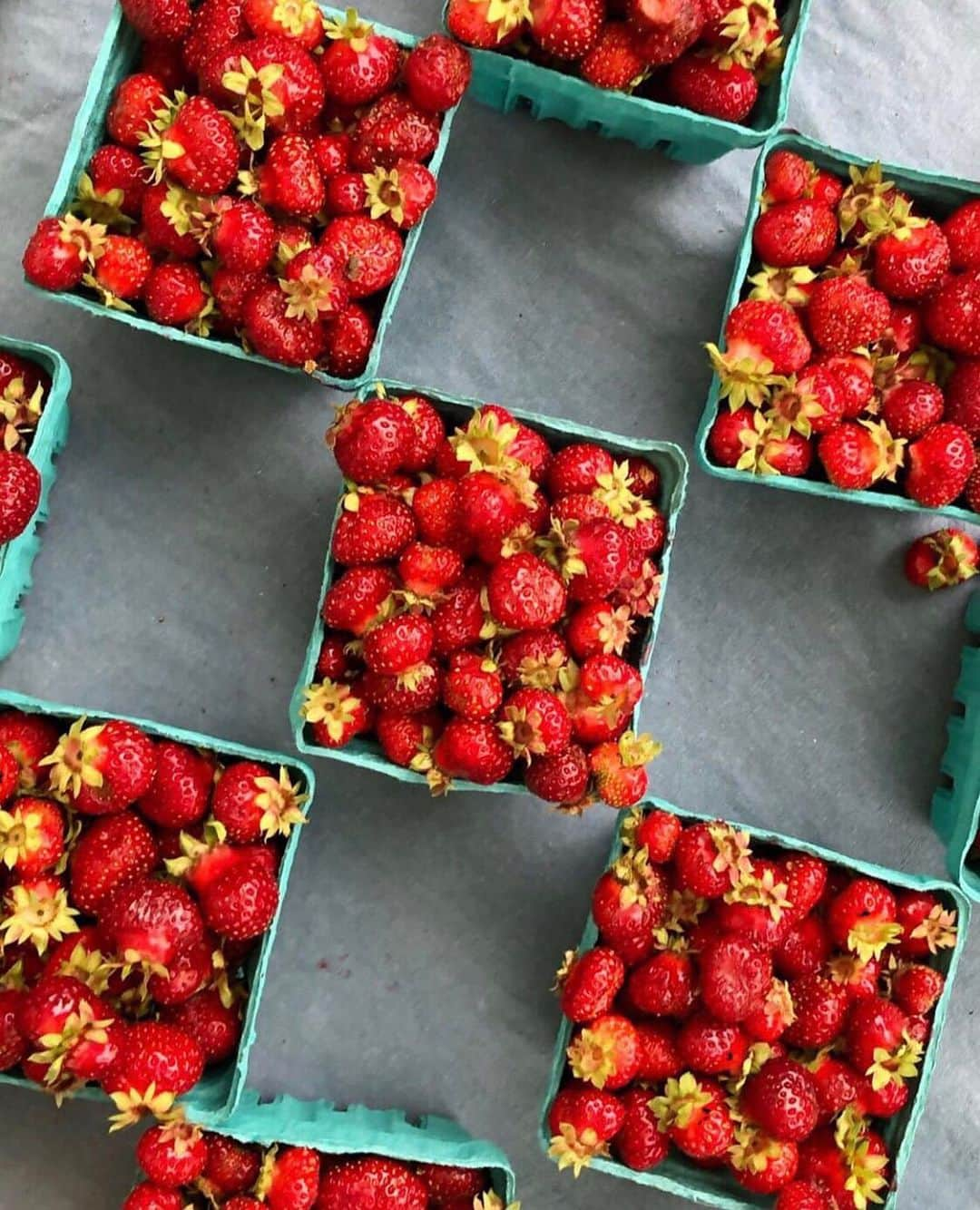 Food & Wineさんのインスタグラム写真 - (Food & WineInstagram)「Summer’s not over (yet). 🍓🍓 #howisummer 📷: Assistant Editor @ninafriend」9月1日 22時17分 - foodandwine