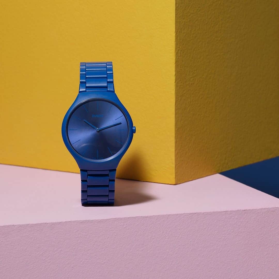 のインスタグラム：「Soft and soothing, cool and calm. Spectacular Ultramarine. Is this the True Thinline for you? Discover all the watches at the link in the bio. #MasterOfMaterials #TrueThinline #RadoColours #UltraMarine #HighTech #Ceramic #ScratchResistant #Light #Lightness」