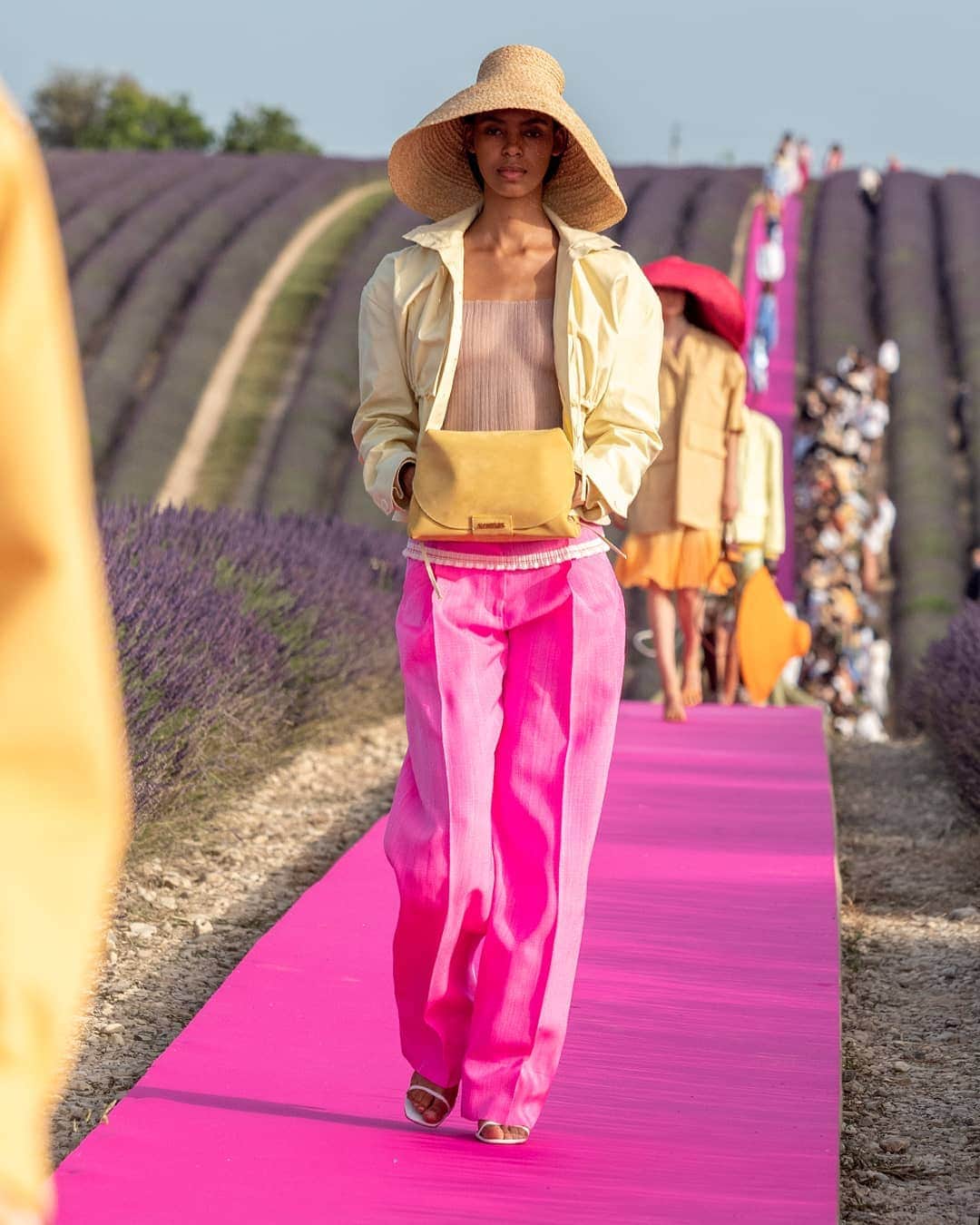 British Vogueさんのインスタグラム写真 - (British VogueInstagram)「Live like it’s summer all year long by taking fashion inspiration from the most summery fashion shows covered by #BritishVogue. From Gianni @Versace’s butterfly prints in 1997, to @Jacquemus’s rolling fields of lavender for SS20, click the link in bio to see the best shows that capture the true essence of summer.」9月1日 22時30分 - britishvogue