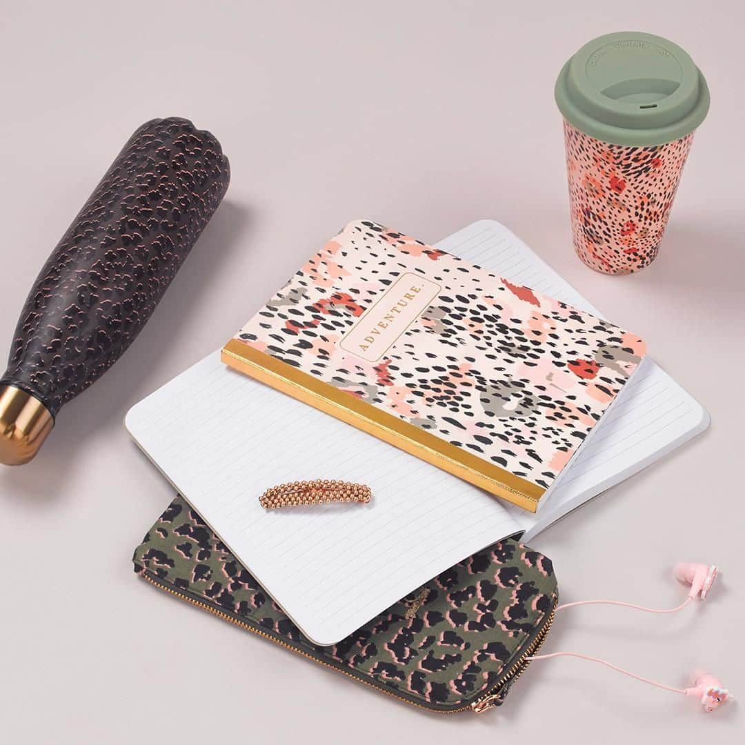 アクセサライズのインスタグラム：「Keep it cute AND sustainable with our collection of stylish back-to-school stationery. From reusable cups to recycled paper, shop consciously with these hero accessories.  Tap the link in the bio to shop now.  #BackToSchool #Accessorize #sustainability」