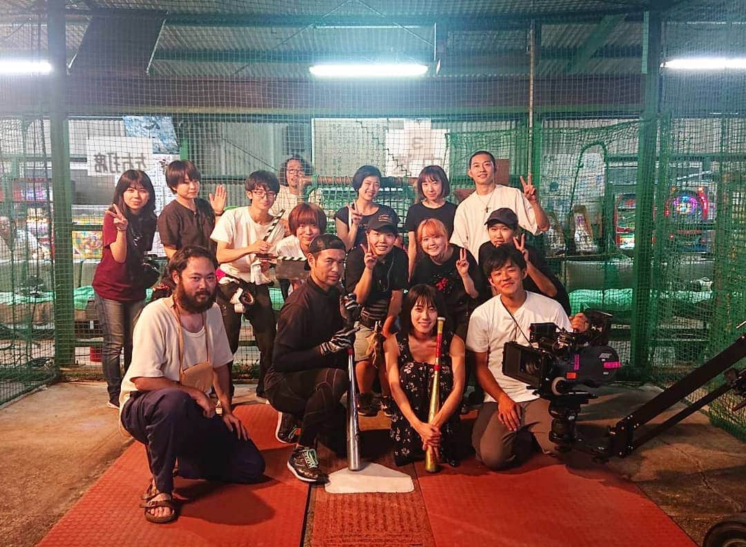 ニッチロー'さんのインスタグラム写真 - (ニッチロー'Instagram)「日本大学の学生さんからのオファーで卒業製作の映画に出演🎥  ちゃんとフィルムを使って撮っていて、ワンシーンだけでしたが完成が楽しみです🥎  因みに役柄は野球が上手い青年 笑  野球下手の40のおじさんですいません…  #日本大学 #卒業製作 #フィルムの映画 #映画 #野球 #ベースボール #バッティングセンター #ニッチロー’」9月1日 22時24分 - nicchiro5.1