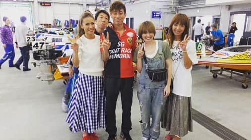 LINAさんのインスタグラム写真 - (LINAInstagram)「今日は BOAT RACE 大村に 足を運んでくれた皆さん ありがとうございました♡ BOAT RACE MEMORIAL ということで レース場はかなりの賑わいで 溢れるほどのお客さまに MAXのライブを見てもらい ホント嬉しかったです！ 今回は ナナさんのスケジュールが合わず 3人でのライブになりましたが 次回は 4人揃って長崎に来れる日を 楽しみにしててくださいね！！ ・ ライブ終了後 先日、沖縄でのトークイベントで ご一緒した原田幸哉選手と 再会しました！ その後ろに写る齊藤仁選手、笑 ピット裏では 皆さん 凄く和やかで陽気な方たちです、笑 選手の皆さんも お疲れさまでした！ #MAX#MINA#REINA#LINA #boatrace大村#長崎 #live#talk#radio #rideonboat #原田幸哉#齊藤仁」9月1日 22時25分 - xxlina_now