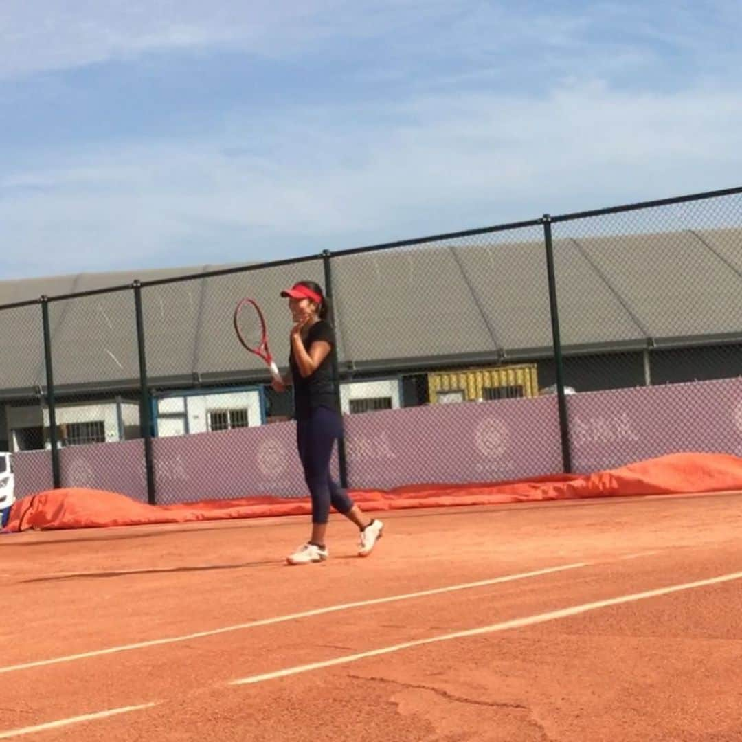 奥野彩加さんのインスタグラム写真 - (奥野彩加Instagram)「テニスが楽しい〜🎾😋💙💨 Enjoying what I love ✨ #クレ－コ－ト最高！ #テニス ラブ #明日も頑張ろう ☀️ • • #テニス #トレーニング #アスリート #筋トレ #筋トレ女子 #スポーツ #tennis #sports #life #gym #training #fitness #fit #athlete #japanese #smile #tennisplayer #work #테니스 #연습 #훈련 #스포츠  #운동 #love」9月1日 22時28分 - ayakaokuno