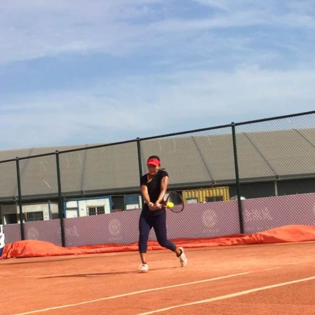 奥野彩加さんのインスタグラム写真 - (奥野彩加Instagram)「テニスが楽しい〜🎾😋💙💨 Enjoying what I love ✨ #クレ－コ－ト最高！ #テニス ラブ #明日も頑張ろう ☀️ • • #テニス #トレーニング #アスリート #筋トレ #筋トレ女子 #スポーツ #tennis #sports #life #gym #training #fitness #fit #athlete #japanese #smile #tennisplayer #work #테니스 #연습 #훈련 #스포츠  #운동 #love」9月1日 22時28分 - ayakaokuno