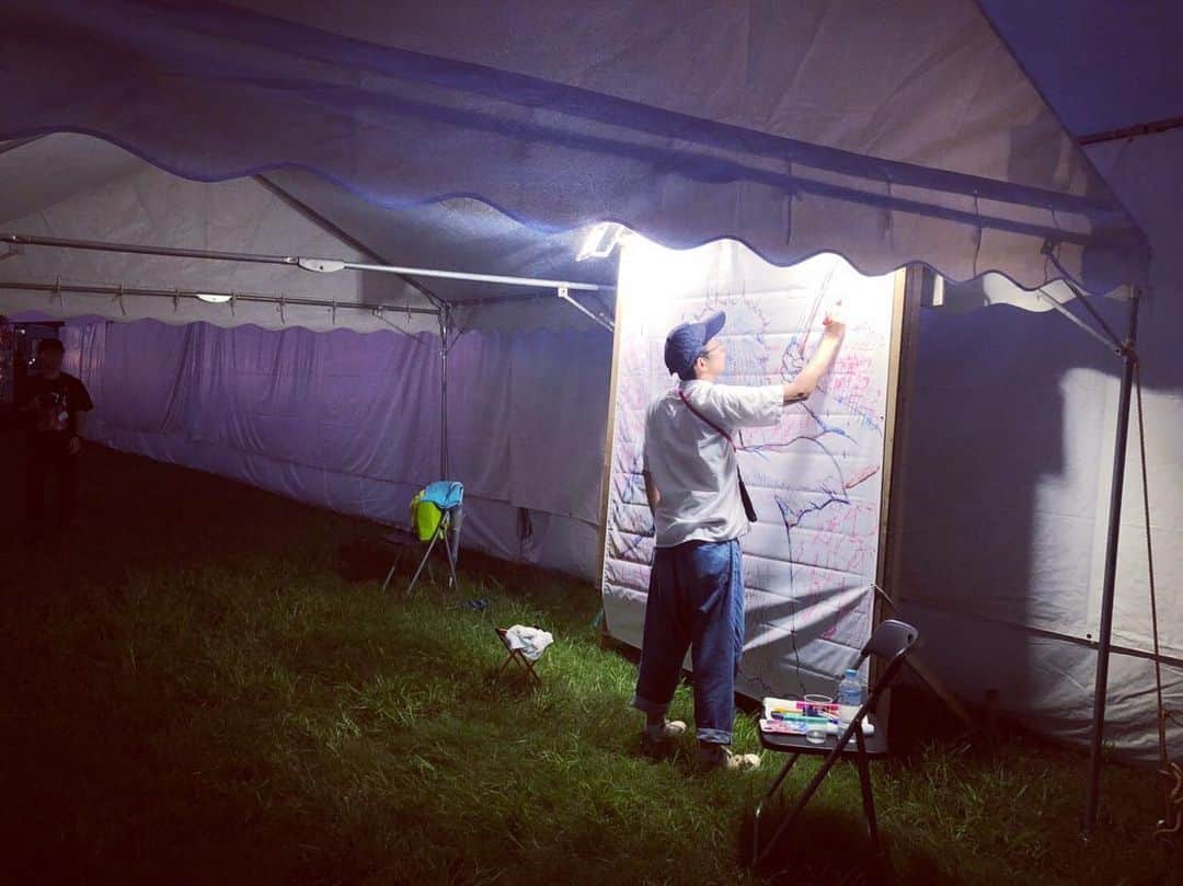 芦沢統人のインスタグラム：「ライブペイント、贅沢な音と共に描くことができました。 フテネコを描き始めた頃、最初に声かけてくれたのがラッシュボールでした！ ありがとうございます！ #RUSHBALL」