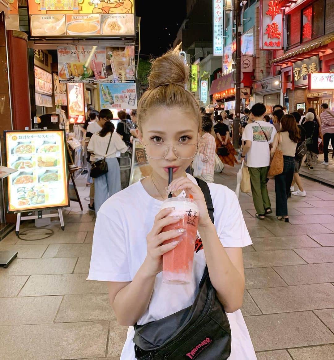 のインスタグラム：「やっほー9月☺︎☺︎💭 また1ヶ月きっとあっという間の1ヶ月🌼 今月も笑顔たくさんでいきましょ💗💗 私とは9月3日の @club_camelot でお会いしましょう☺︎ 今月はまたレースクイーンとしてのお仕事もあるし気合い入れてこーっ💪💪 #september #hello #9月 #smiles #happy #good #りな散歩」