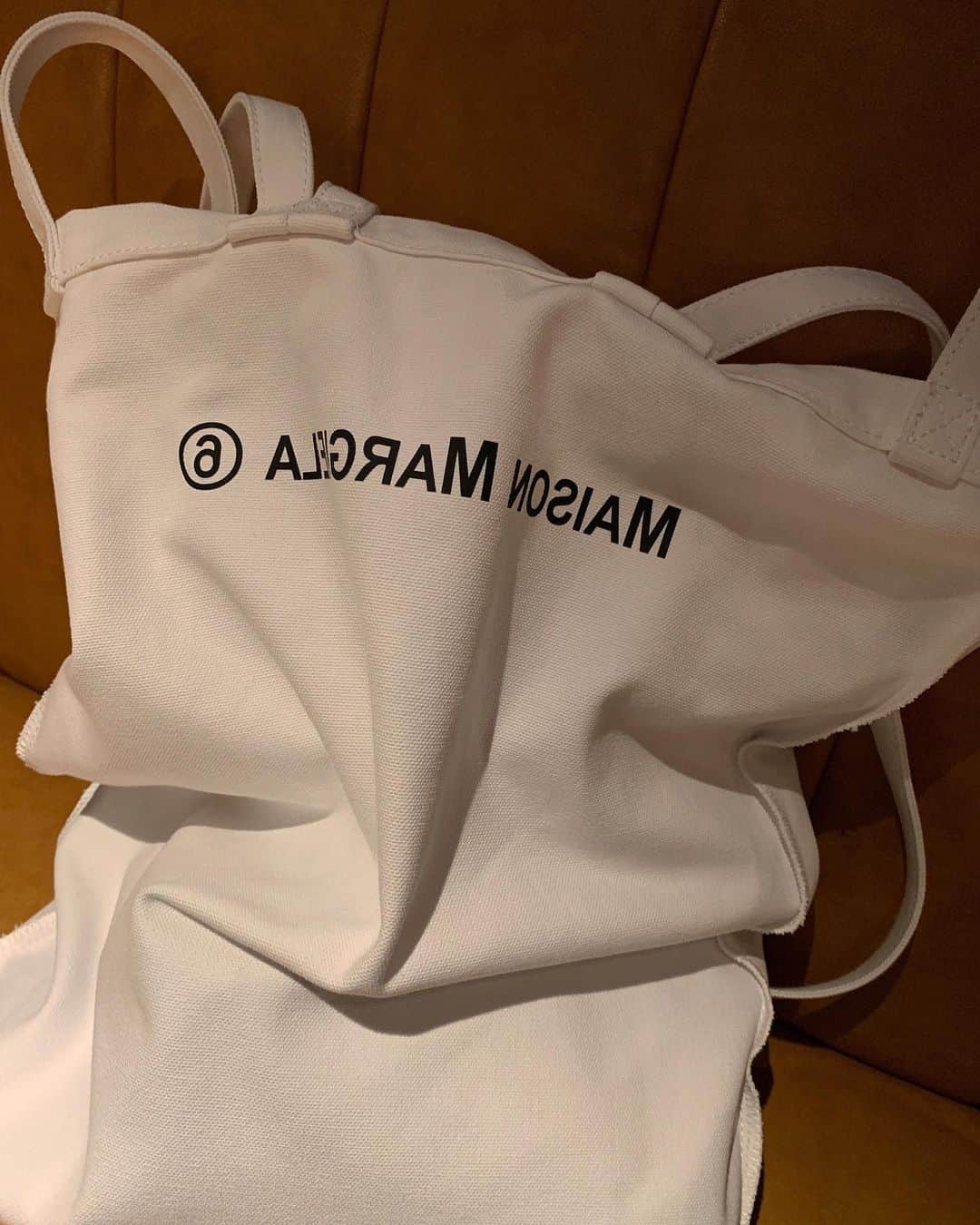 のインスタグラム：「_ @mm6maisonmargiela 🥺🌹❤︎ お気に入りトートちゃん。 #mm6maisonmargiela」
