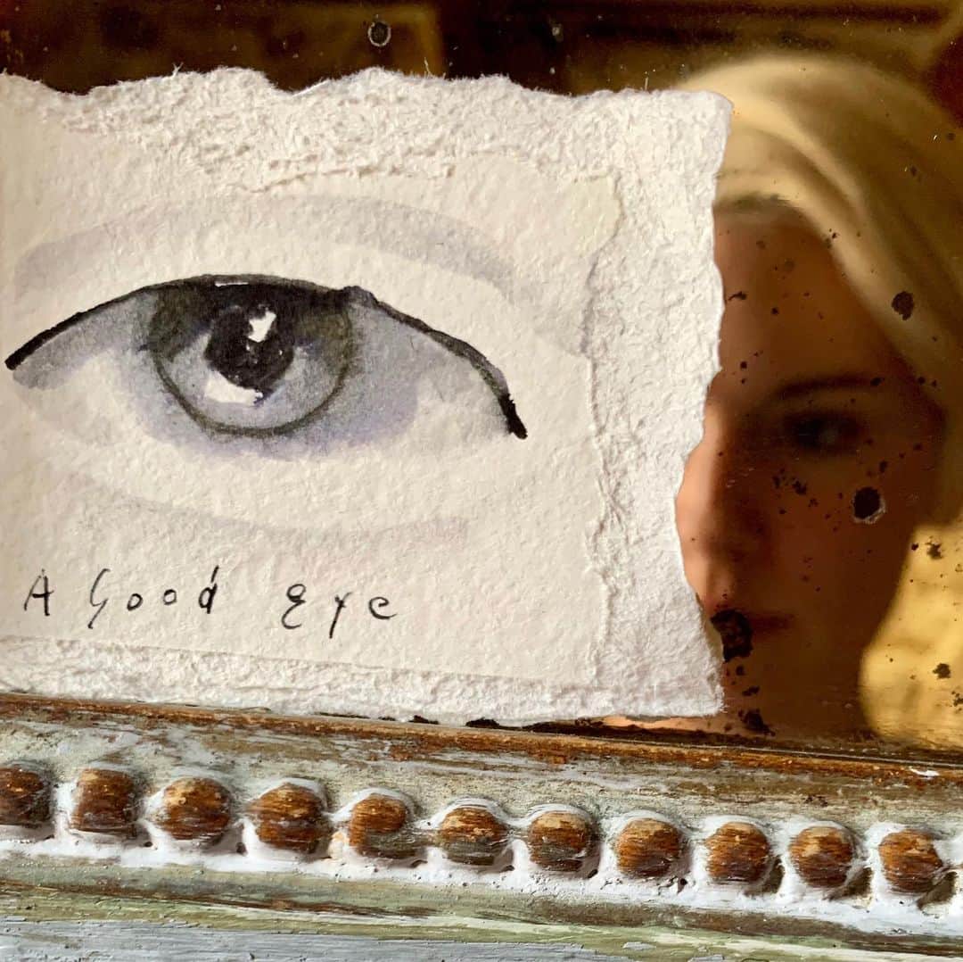 マギー・グレイスのインスタグラム：「Good opening shot for a tv show ;) 👁」