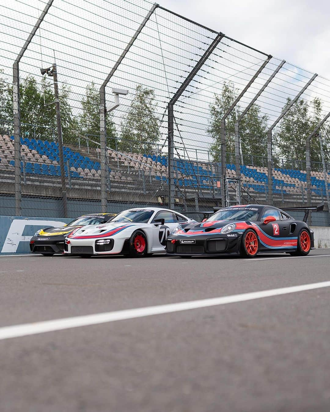 Porscheさんのインスタグラム写真 - (PorscheInstagram)「A compilation of exceptional racers doing exceptional things. Behold the rare moment when our special Clubsport members, including the 911 GT2 RS Clubsport, 718 Cayman GT4 Clubsport and Porsche 935, had a racing rendezvous. #PorscheMotorsport」9月1日 23時00分 - porsche