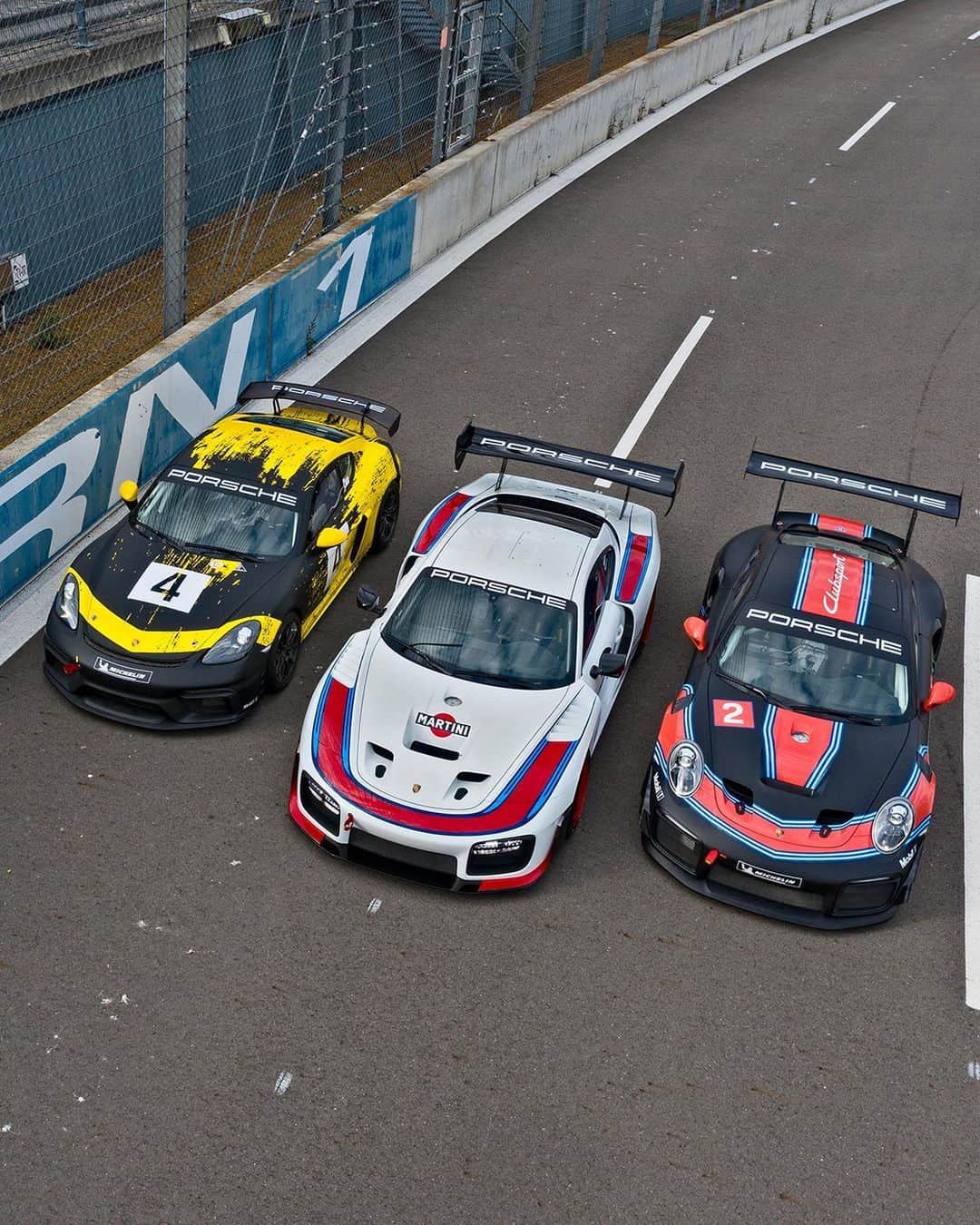 Porscheさんのインスタグラム写真 - (PorscheInstagram)「A compilation of exceptional racers doing exceptional things. Behold the rare moment when our special Clubsport members, including the 911 GT2 RS Clubsport, 718 Cayman GT4 Clubsport and Porsche 935, had a racing rendezvous. #PorscheMotorsport」9月1日 23時00分 - porsche