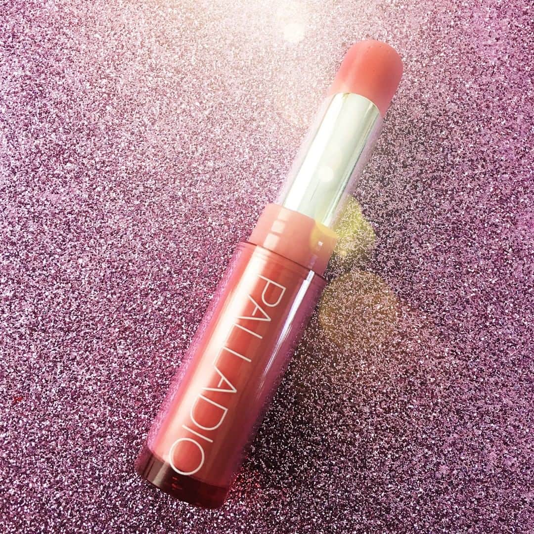 Palladio Beautyさんのインスタグラム写真 - (Palladio BeautyInstagram)「A luscious, moisturizing buttery lip balm that protects & smooths lips. #GlutenFree #ParabenFree #CrueltyFree 🐰 • Weightless Feel • Sheer, Buildable Color • Conditioning formula  Infused w/ #Aloe #SheaButter #Camellia #Safflower #Chamomille #GinkoBiloba #Ginseng #Jojoba 🌿」9月1日 23時01分 - palladiobeauty