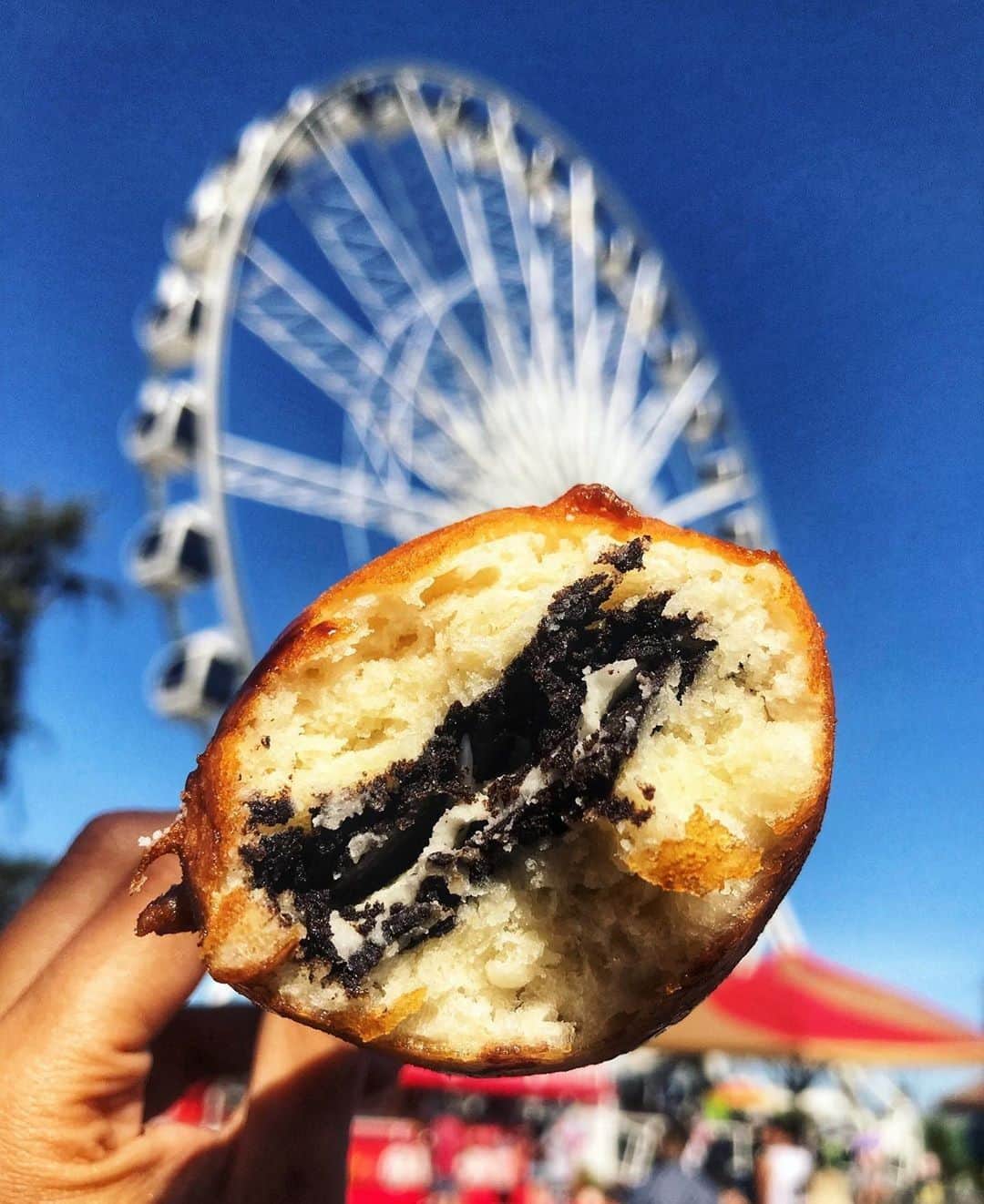 OREOさんのインスタグラム写真 - (OREOInstagram)「As the made up saying goes…If it's not fried it’s not worth eating when strolling the boardwalk. #DeepFriedThoughts #Inspiration 🙌 📷:@dessertswithyas」9月1日 23時01分 - oreo