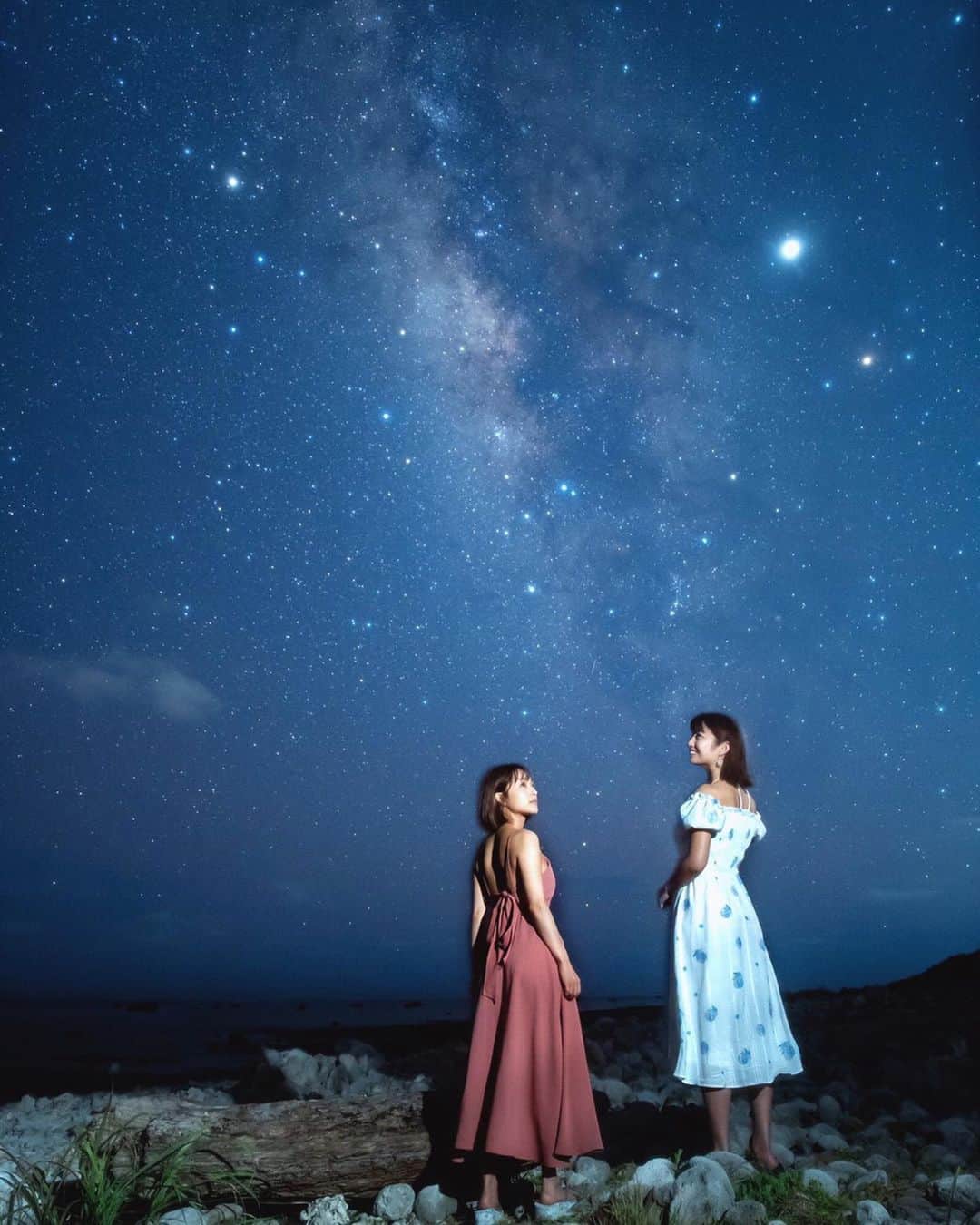古川真奈美さんのインスタグラム写真 - (古川真奈美Instagram)「.﻿ .﻿ .﻿ 石垣島で撮ってもらった星空の写真🌠﻿ ずっと  @amanokawajiro  さんに撮ってもらいたい！と思ってた念願の星空での写真♡﻿ ﻿ しかも！！！﻿ 流れ星が２つも映ってんのーー🤩💕﻿ この写真みたとき、みひろちゃんと思わず抱き合ったよね🥺💓﻿ こんな偶然って本当にもってるわーー＼(^o^)／﻿ ﻿ めちゃくちゃ綺麗で、感動した🌠﻿ ずーーっと眺めてたかったな〜✨✨﻿ ﻿ ﻿ ﻿ #念願の  #天の川次郎 さん﻿ #前回えみちんとの石垣島で予約してたけど雨天でキャンセルになって今回やっと﻿ #最高の星空でした﻿ #本気のグラビアショットw  #せっかくなら水着になるよね笑  #沖縄  #石垣島  #星空﻿  #星空  #星空フォト  #八重山  #天の川 #instagood  #instadiary ﻿ #instalike #instamood ﻿ #ow #instapic #instaphoto﻿ #girl　#follow #followme  #gravure  #japanesegirl  #selfies  #インスタグラビア」9月1日 23時01分 - mana_0619