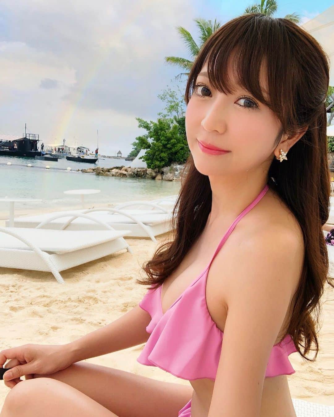 森あやこのインスタグラム：「. . good night~🌃 帰ったらジム行かなきゃ…😐😐😐 . 水着💖 @snidel_official . . #summervacation #travel#sea#instagram  #instagood#instafashion #bikini#bikiniseason #followme#followforfollowback #followback100 #aichi#nagoya#sakae」