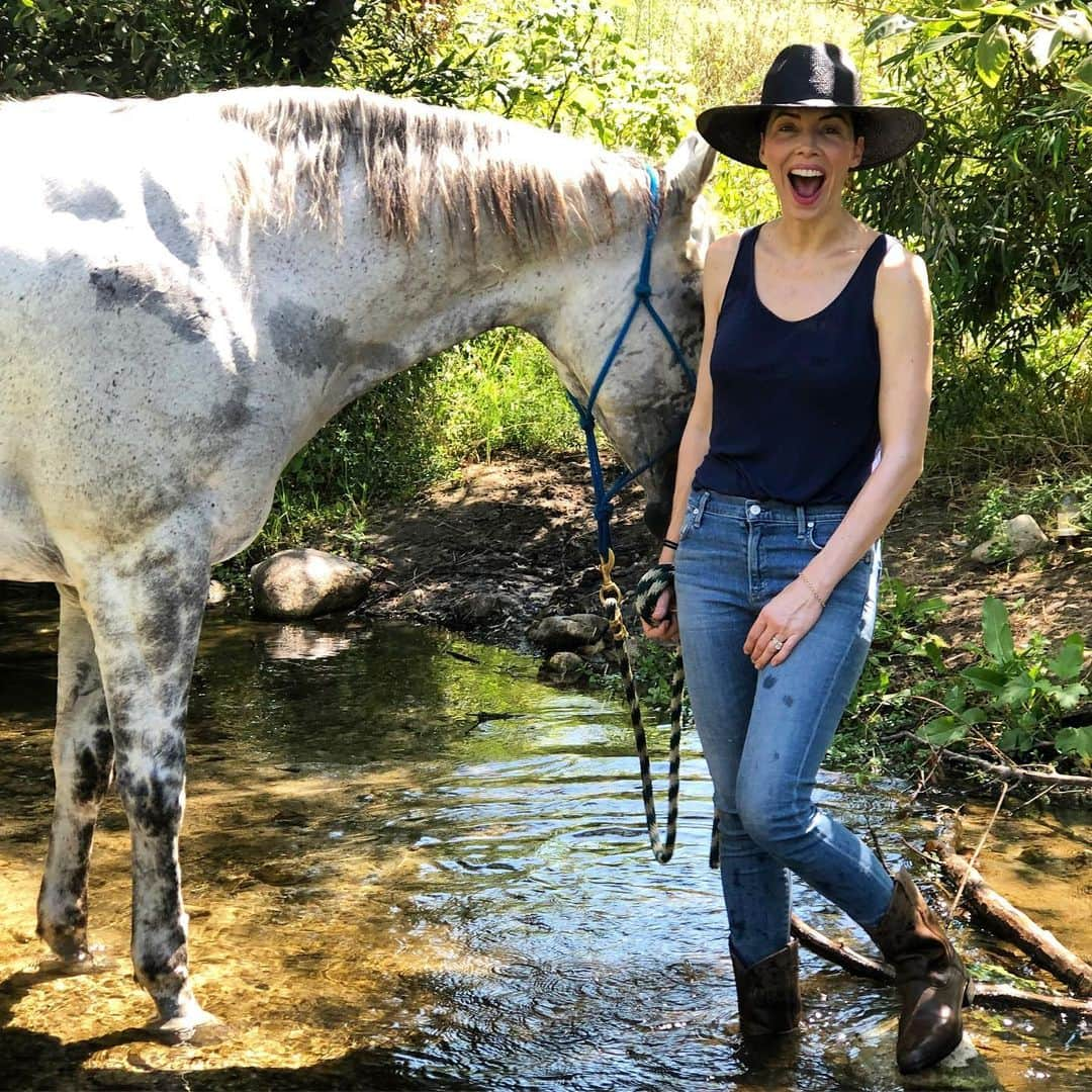 ウィットニー・カミングスさんのインスタグラム写真 - (ウィットニー・カミングスInstagram)「Finally started practicing the logistics of my wedding ceremony (also please tag great wedding venues because I suck at this)」9月1日 23時14分 - whitneycummings