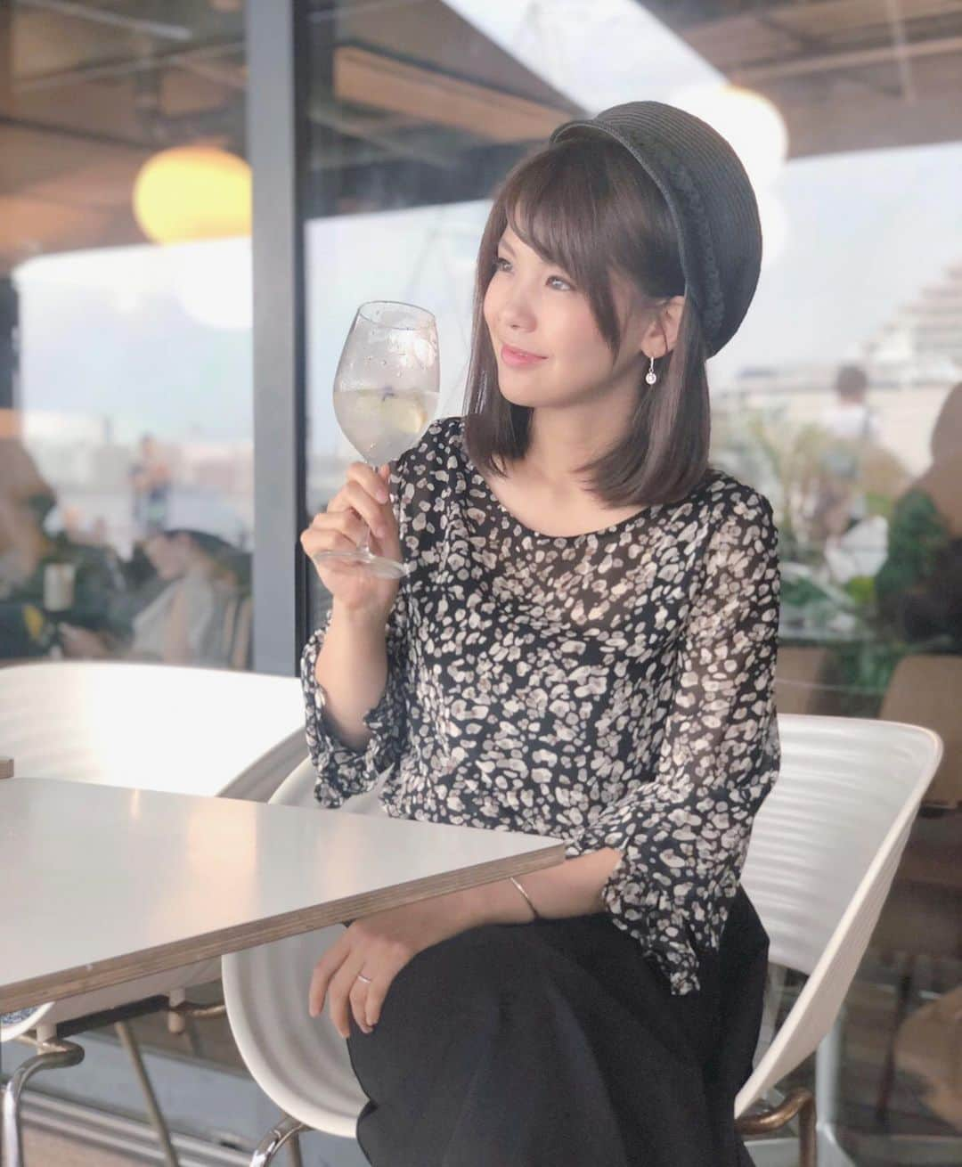 長谷川真美さんのインスタグラム写真 - (長谷川真美Instagram)「🍷💕 #酒ドル 乾杯🥂 ・ 神戸の #モザイク へ！！！ #umie から絶景の神戸を 楽しんできました☺️✨ ・ #まあみコーデ 気づいたら #tops も #skirt も #レンアイケイカク @renaikeikaku_official ・ #デンマークチーズケーキ 『#観音屋』がプロデュースした カフェダイニングらしく #観音屋チーズケーキ も🙌💕 ・ #フラワーカクテル も すごいオシャレでした💗 ・ #RENAIKEIKAKU #ren_style」9月1日 23時16分 - maami.hase