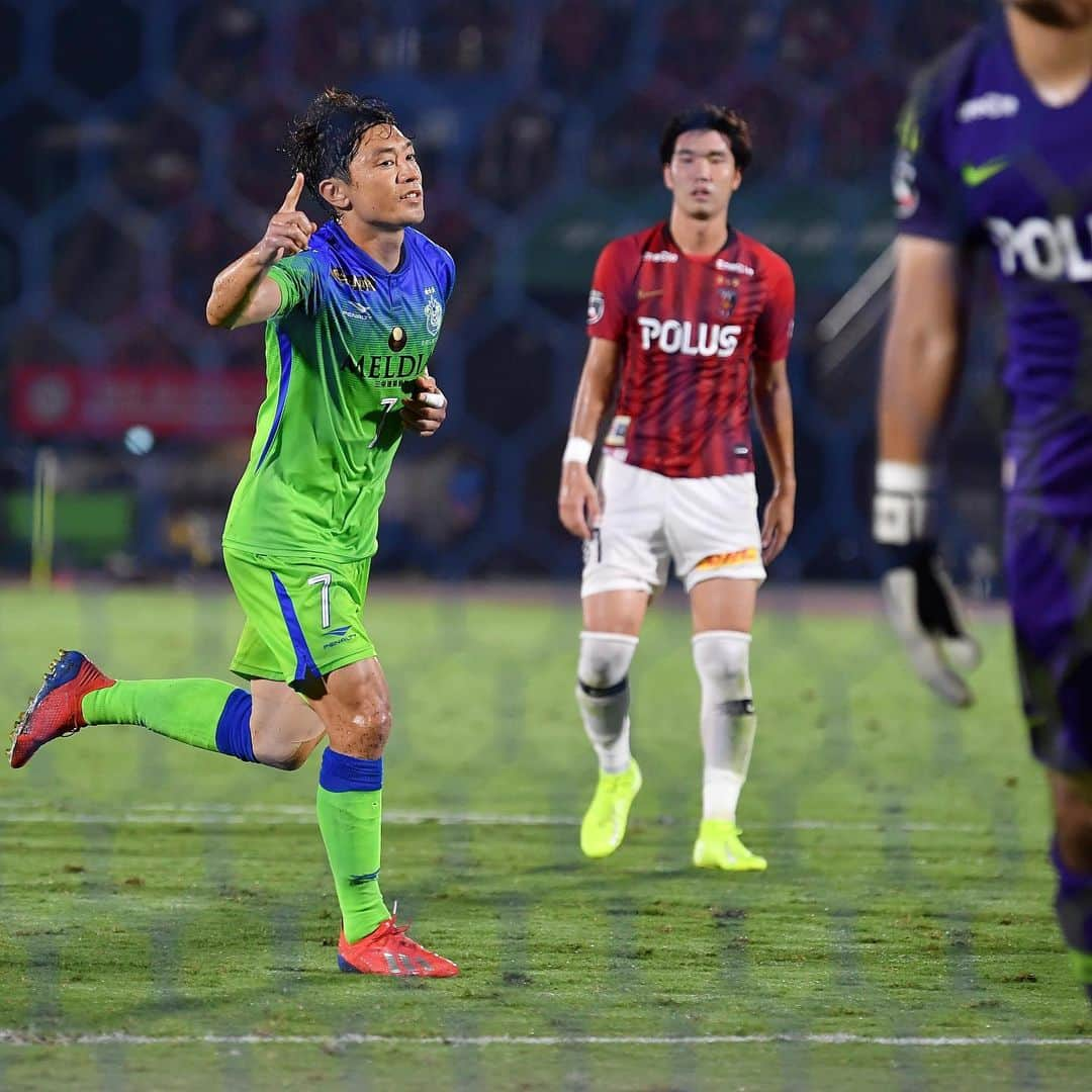 Goal Japanさんのインスタグラム写真 - (Goal JapanInstagram)「. 試合終盤の同点弾で勝点1を分け合う。 (Photo:J.LEAGUE) . 🇯🇵#明治安田生命J1リーグ 第25節 🆚#湘南ベルマーレ 1-1 #浦和レッズ ⚽️#興梠慎三(3分)、#梅崎司(90分/PK) . #soccer #football #J1 #jleague #bellmare #shonanbellmare #urawareds #サッカー #フットボール #Jリーグ #⚽」9月1日 23時19分 - goaljapan