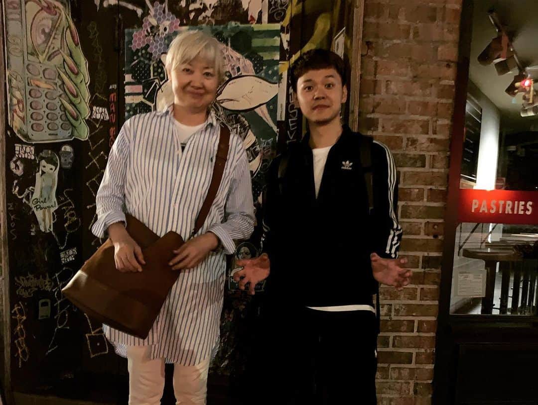 Monday満ちるさんのインスタグラム写真 - (Monday満ちるInstagram)「Nice to decompress and enjoy the company of visiting drummer @riku_taira and his beautiful mother @yaetaira with a delicious Italian dinner  at @fiaschetteriapistoia ❤️ OMG, the black truffle tagliatelle and spaghetti with bottarga was particularly off the hook!」9月1日 23時32分 - mondaymichiru