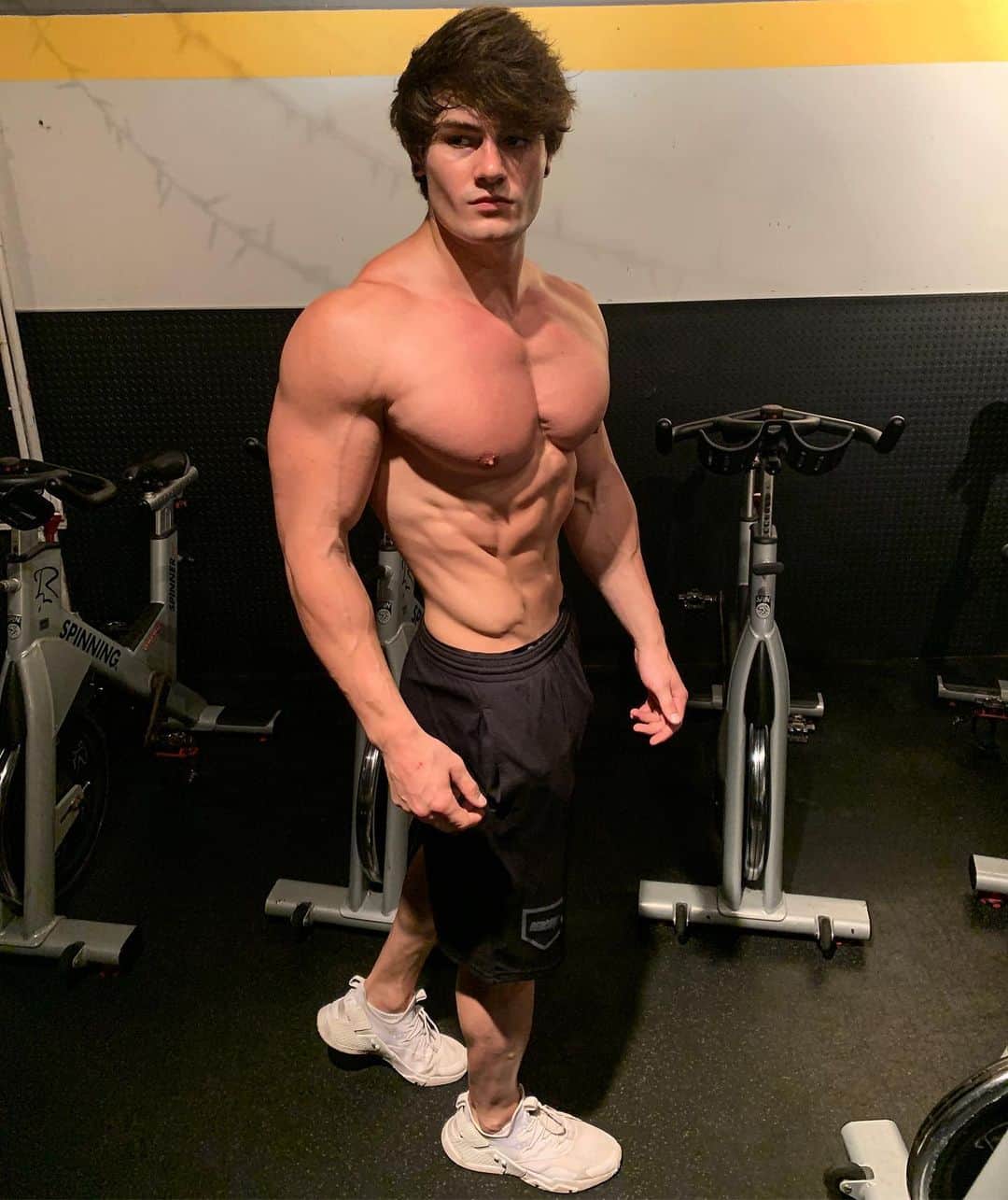 Jeff Seidさんのインスタグラム写真 - (Jeff SeidInstagram)「le pecs are the most aesthetic muscle group on the human body. when building an aesthetic physique it is a necessity to have a well developed chest. looks good on chicks too lulz - what is your favorite muscle group???」9月2日 10時23分 - jeff_seid