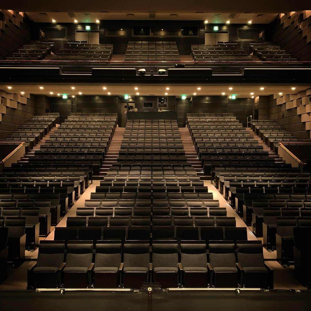 のインスタグラム：「2019年9月1日。 サンシャイン劇場。 かなり前の「笑いの神様」というお笑いライブぶりに、立つことができました。 #OOPARTS #リリリストラ #東京公演 #千穐楽」