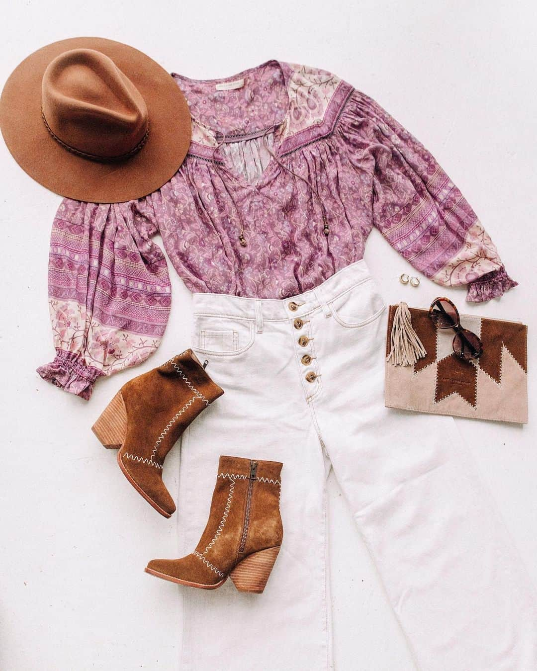 SPELLさんのインスタグラム写真 - (SPELLInstagram)「Our Dahlia Blouse meets chic western vibes 💕🍂 ✨」9月2日 8時54分 - spell