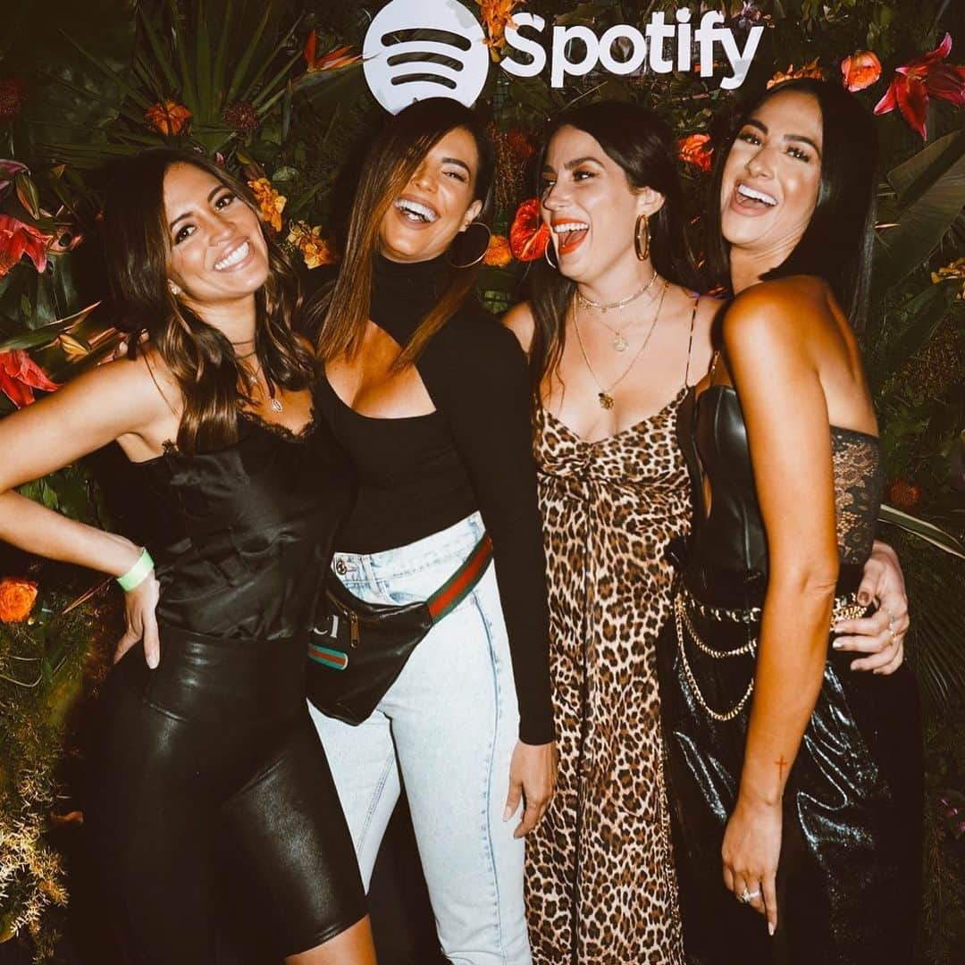 Gaby Espinoさんのインスタグラム写真 - (Gaby EspinoInstagram)「Se me borrooo este post😏🤦🏻‍♀️ las quierooo sexy girls @pamelasilvatv @karlabstyle @lulyvalls @spotify 📸📸📸📸 @altaimages」9月2日 8時56分 - gabyespino