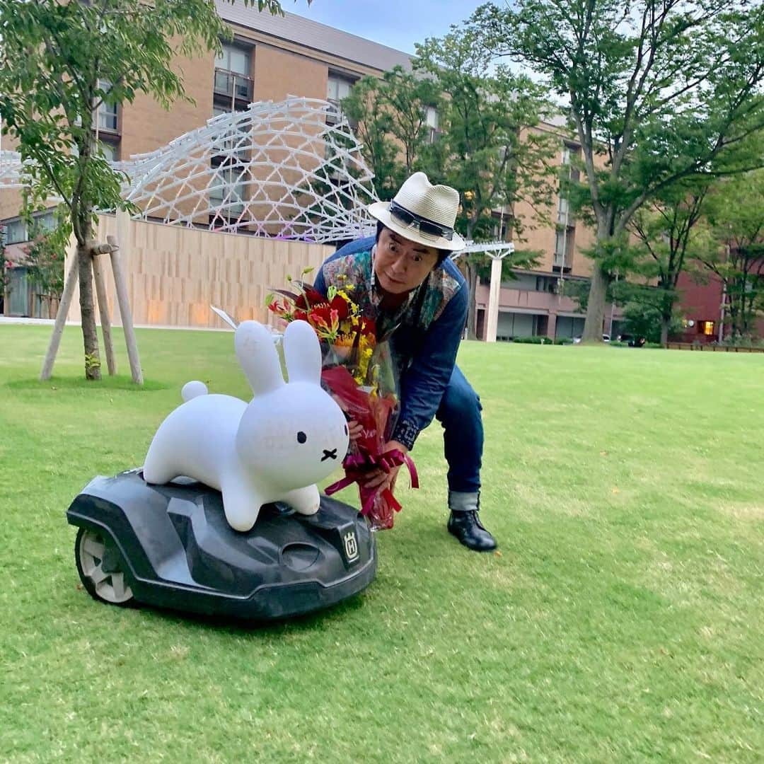 水木一郎さんのインスタグラム写真 - (水木一郎Instagram)「洗足学園の芝刈りミッフイーちゃん。歓迎あらびっとございます。 可愛いゼーット！ #洗足学園音楽大学 #アニソンスペシャルコンサート  #芝刈りミッフィー  #声優アニソンコース生徒さんたち  #堀江美都子  #水木一郎」9月2日 8時58分 - ichiromizuki