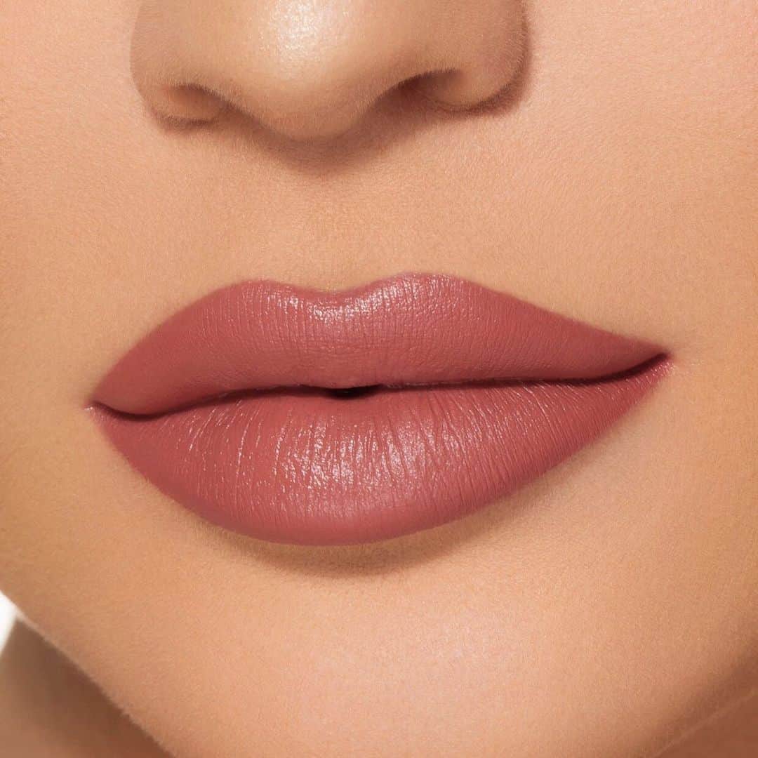 Kylie Cosmeticsさんのインスタグラム写真 - (Kylie CosmeticsInstagram)「Candy K Velvet Lip Kit on @kyliejenner 💋✨ shop lip kits now buy one, get one free on KylieCosmetics.com」9月2日 9時03分 - kyliecosmetics