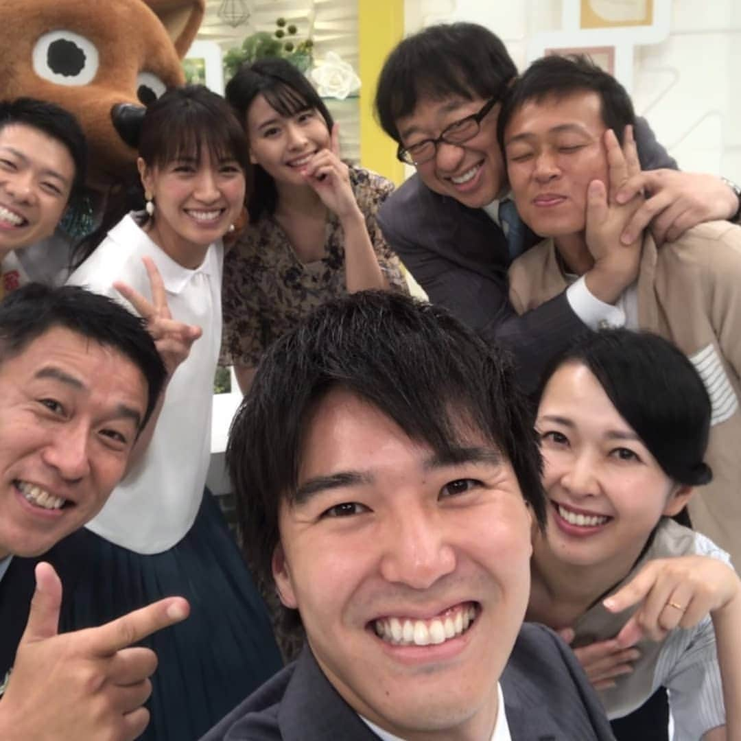 佐藤裕二さんのインスタグラム写真 - (佐藤裕二Instagram)「今週、竹田くん#夏休み で月・火のニュース担当は#ハマシュン こと濱田隼アナウンサーです。 宜しくお願いします。  となると、気になる集合写真向かって右後方は？（２枚目）  #濱田隼  #よろしくお願いします  #森田豊 さん#浅尾美和 さん #山田修作 ３ #徳重杏奈 #竹田基起 #上坂嵩 #望木聡子 #ウルフィ  #佐藤裕二  #メーテレ #アナウンサー  #ドデスカ」9月2日 9時07分 - karaage_satou