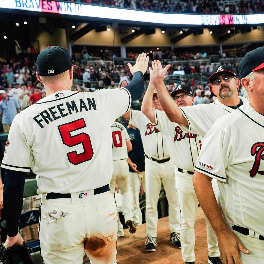 アトランタ・ブレーブスさんのインスタグラム写真 - (アトランタ・ブレーブスInstagram)「Another 🧹🧹🧹 #ChopOn」9月2日 9時31分 - braves