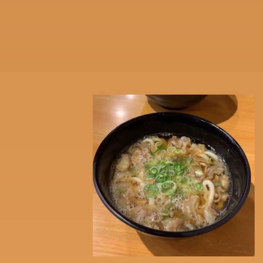 MANA（宮本茉奈）さんのインスタグラム写真 - (MANA（宮本茉奈）Instagram)「#大阪さんの大阪紹介 . #かすうどん #KASUYA藤井寺本店 . めっちゃ優しい味やのに しっかり濃くて たまらんおいしかった〜〜〜〜 お腹いっぱいの時でも食べれちゃうやつ まなはノーマルの食べたけど 友達が頼んでた「 #はりはり梅かすうどん 」の方が サッパリしてて好みやったかも！ . 夜遅く（ほぼ朝）まで開いてるので しゅかしゅんライブの後に是非☺︎ . #大阪グルメ #グルメ #大阪 #大阪観光 #大阪旅行 #大阪名物」9月2日 9時51分 - ssfwmana