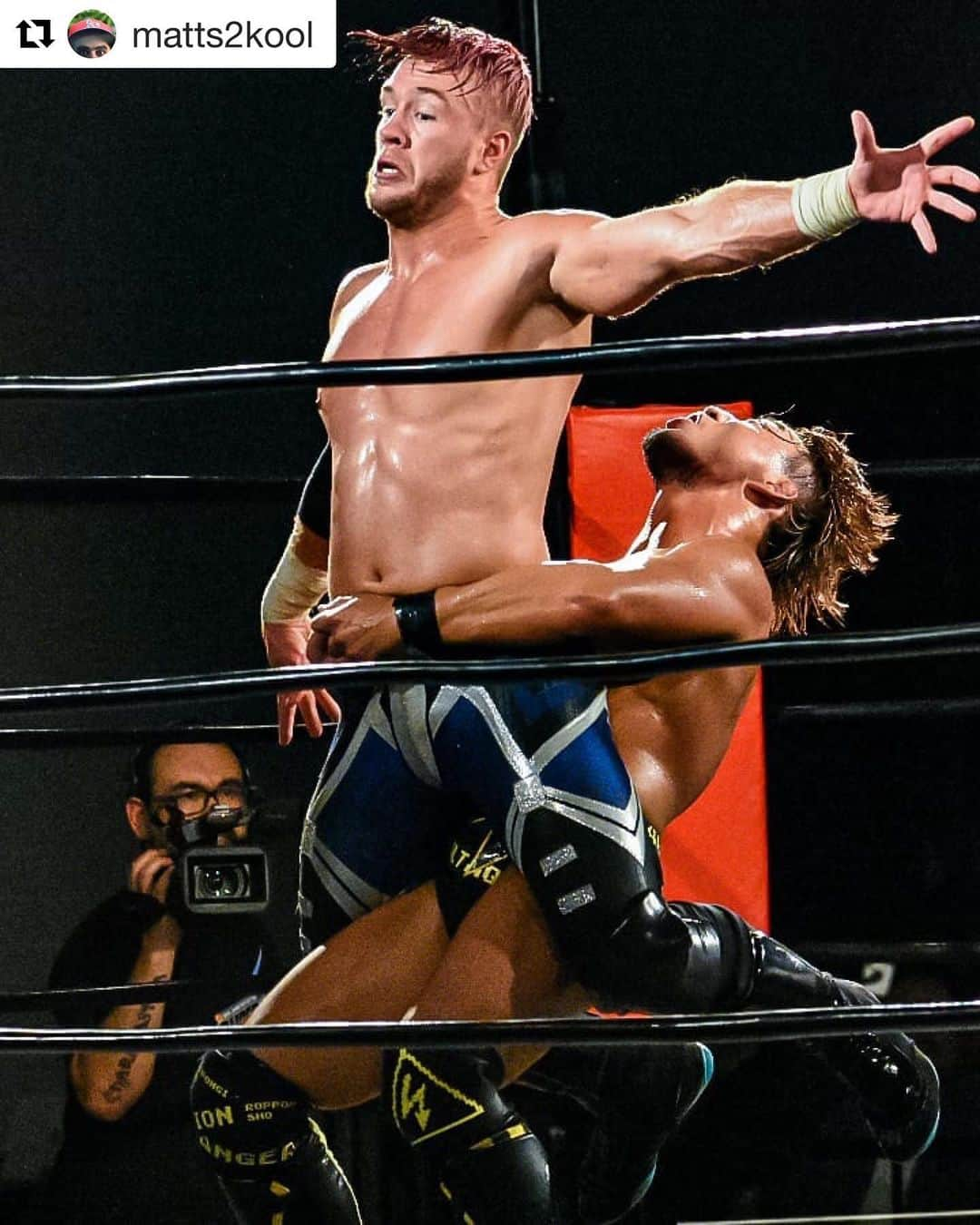 田中翔さんのインスタグラム写真 - (田中翔Instagram)「#Repost @matts2kool with @get_repost ・・・ Take my hand! #WillOspreay #Sho #NJPW #Wrestle #Wrestling #Indies #Photography #Nikon」9月2日 10時00分 - sho_tanaka_sho