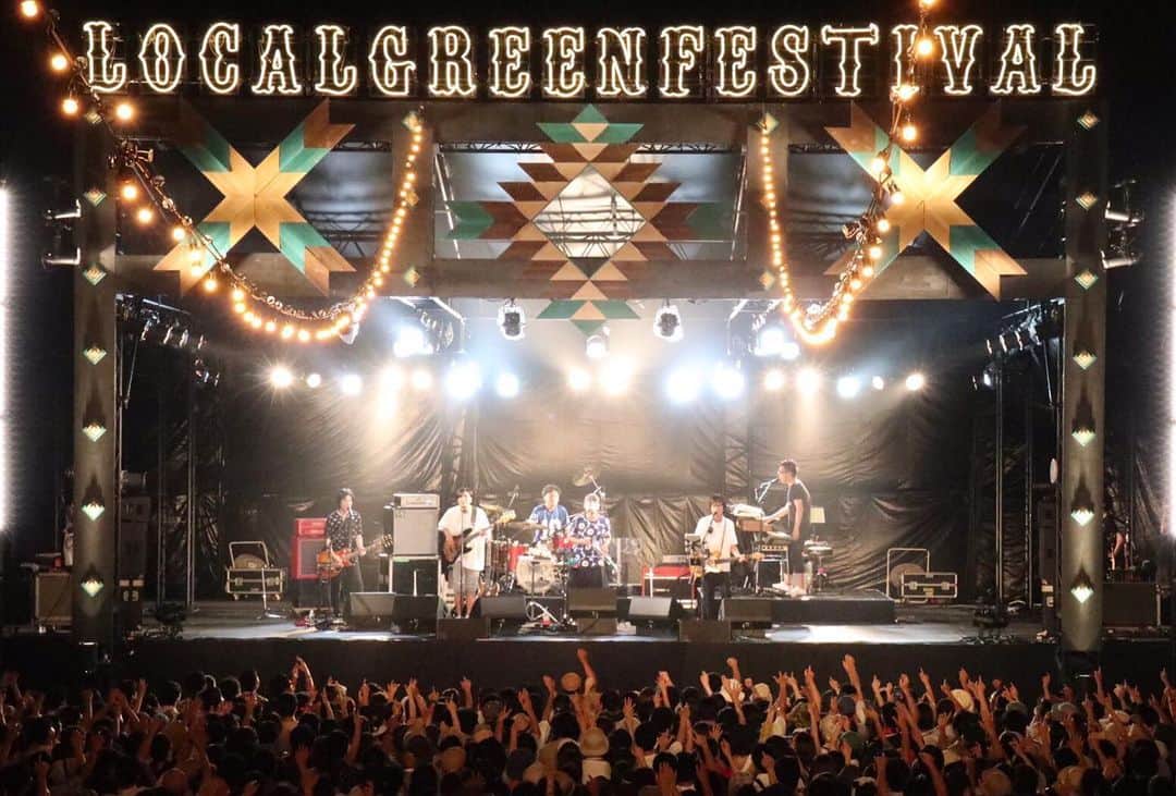 のインスタグラム：「20190901 #QURULI #localgreenfestival 夜だから涼しいだろとなめてたらめっちゃ暑かった！ ステージからの景色は盆踊り会場のようで気持ちよかった！」